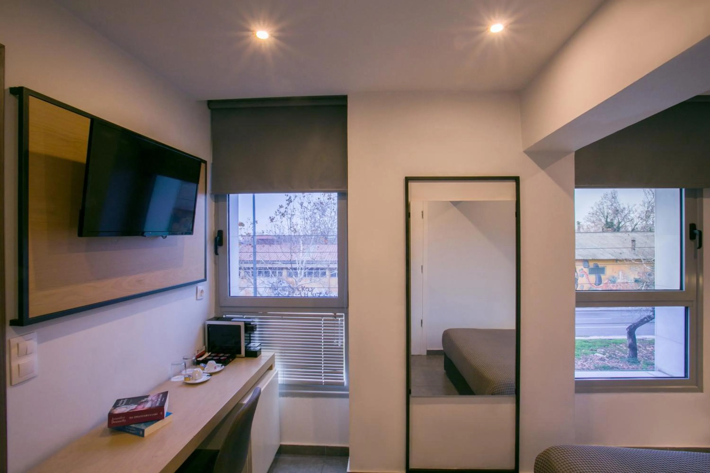 TV and multimedia in White Luxury