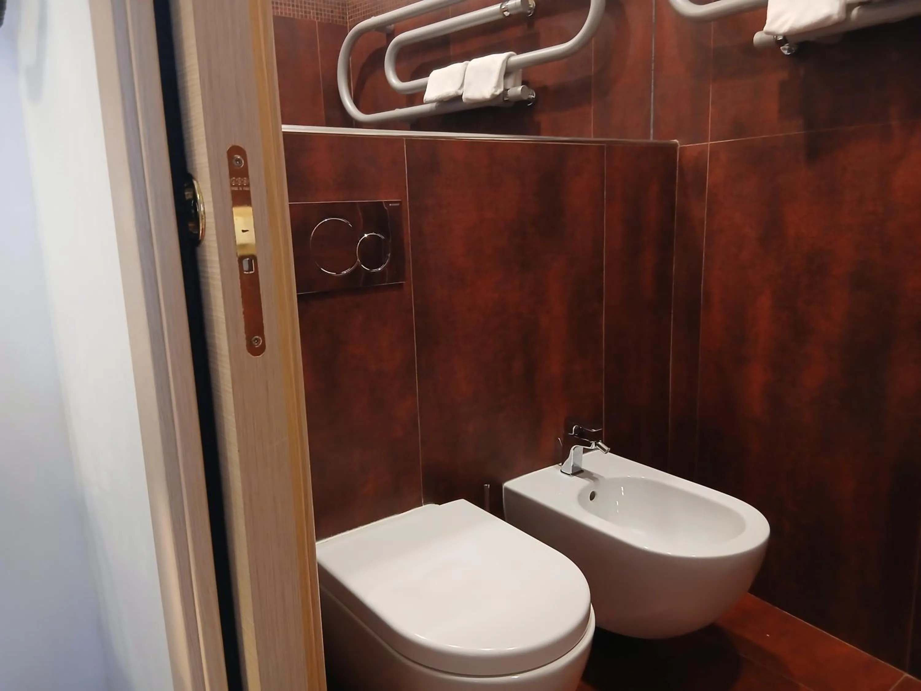 Bathroom in Excellent Trinity Rooms