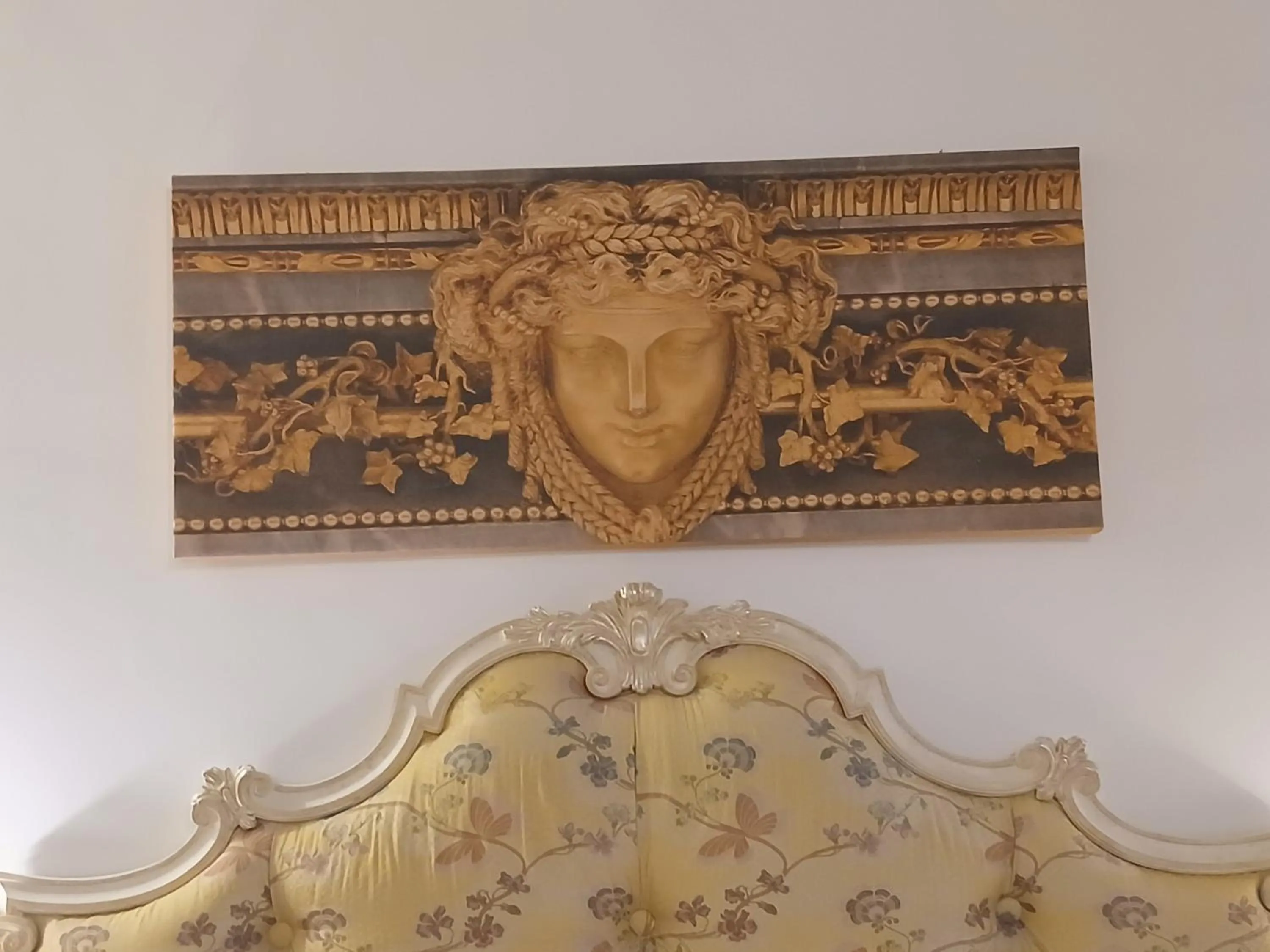 Decorative detail in Excellent Trinity Rooms