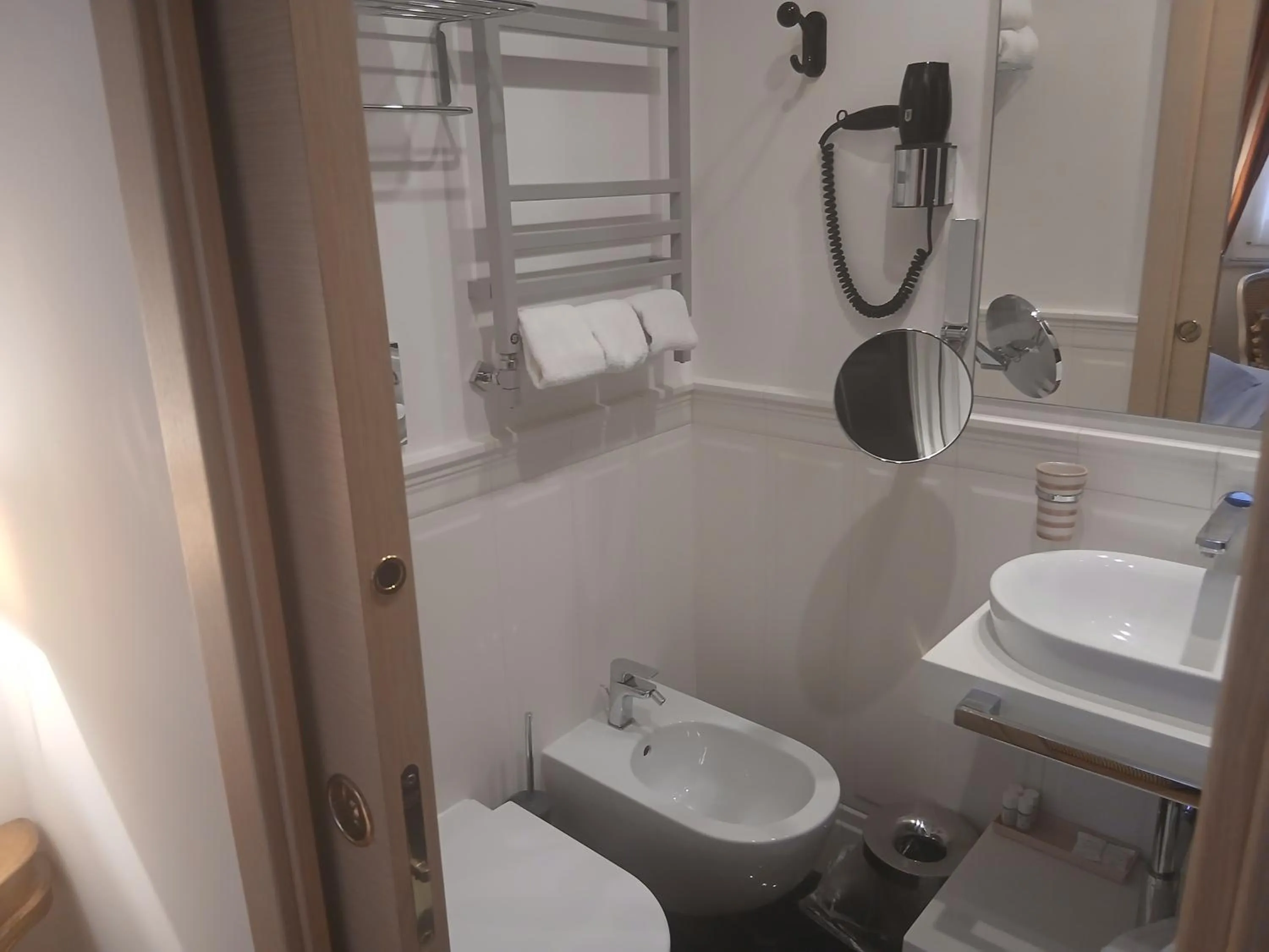 Bathroom in Excellent Trinity Rooms