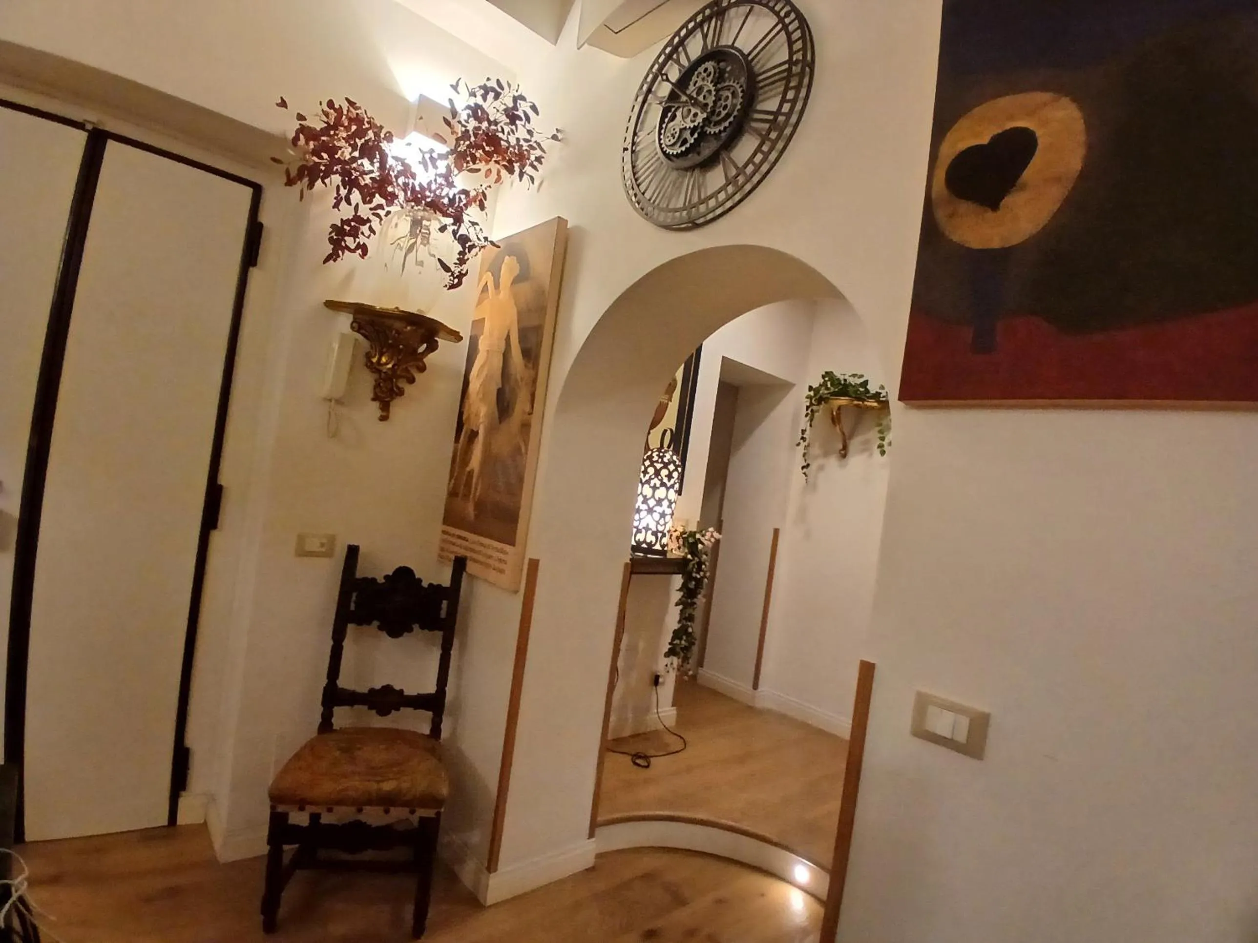 Decorative detail in Excellent Trinity Rooms