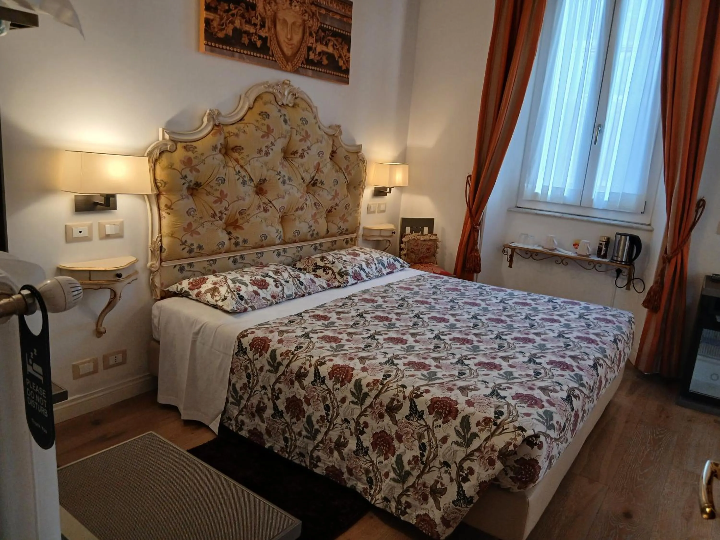 Bed in Excellent Trinity Rooms