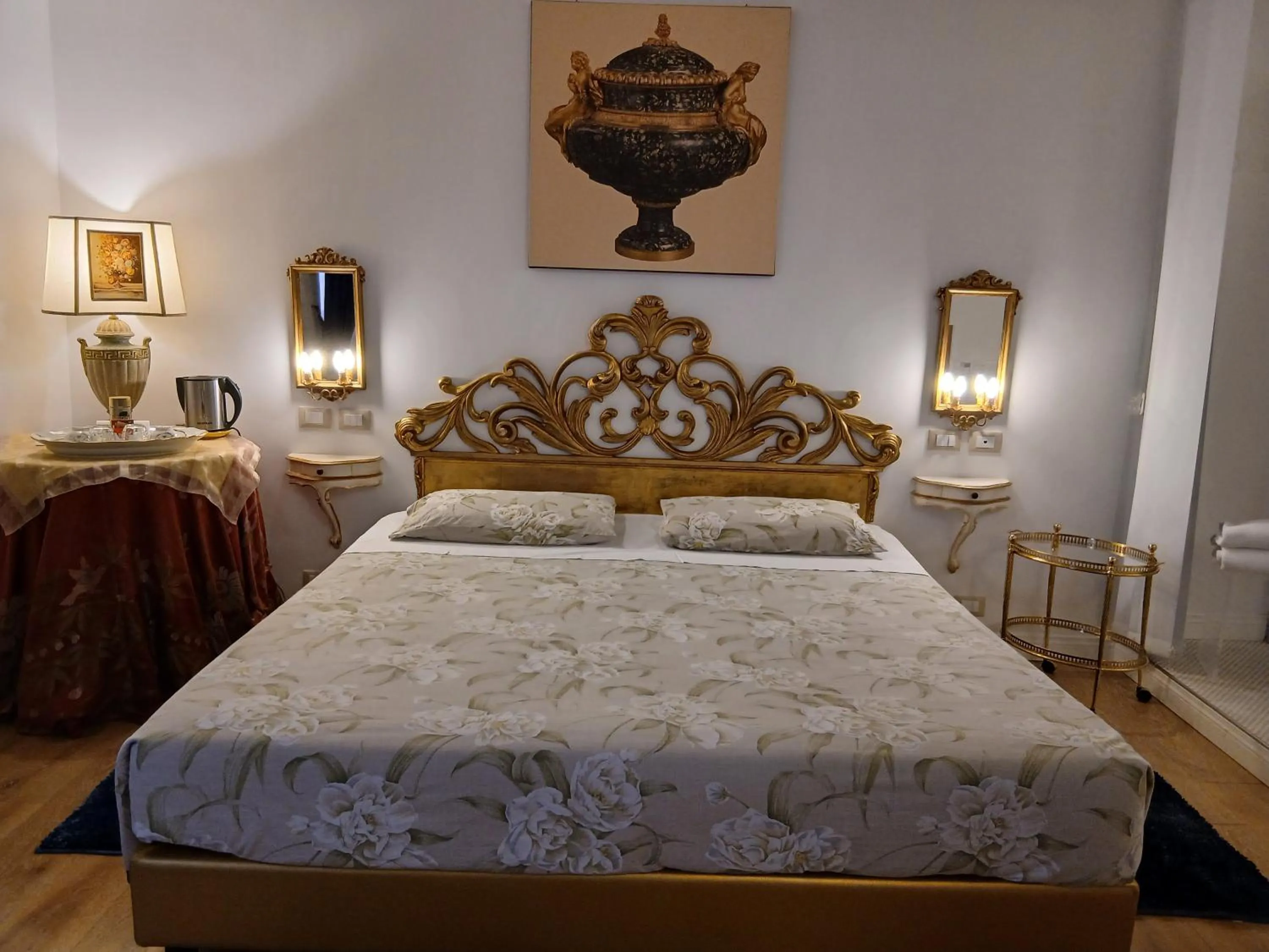 Bed in Excellent Trinity Rooms