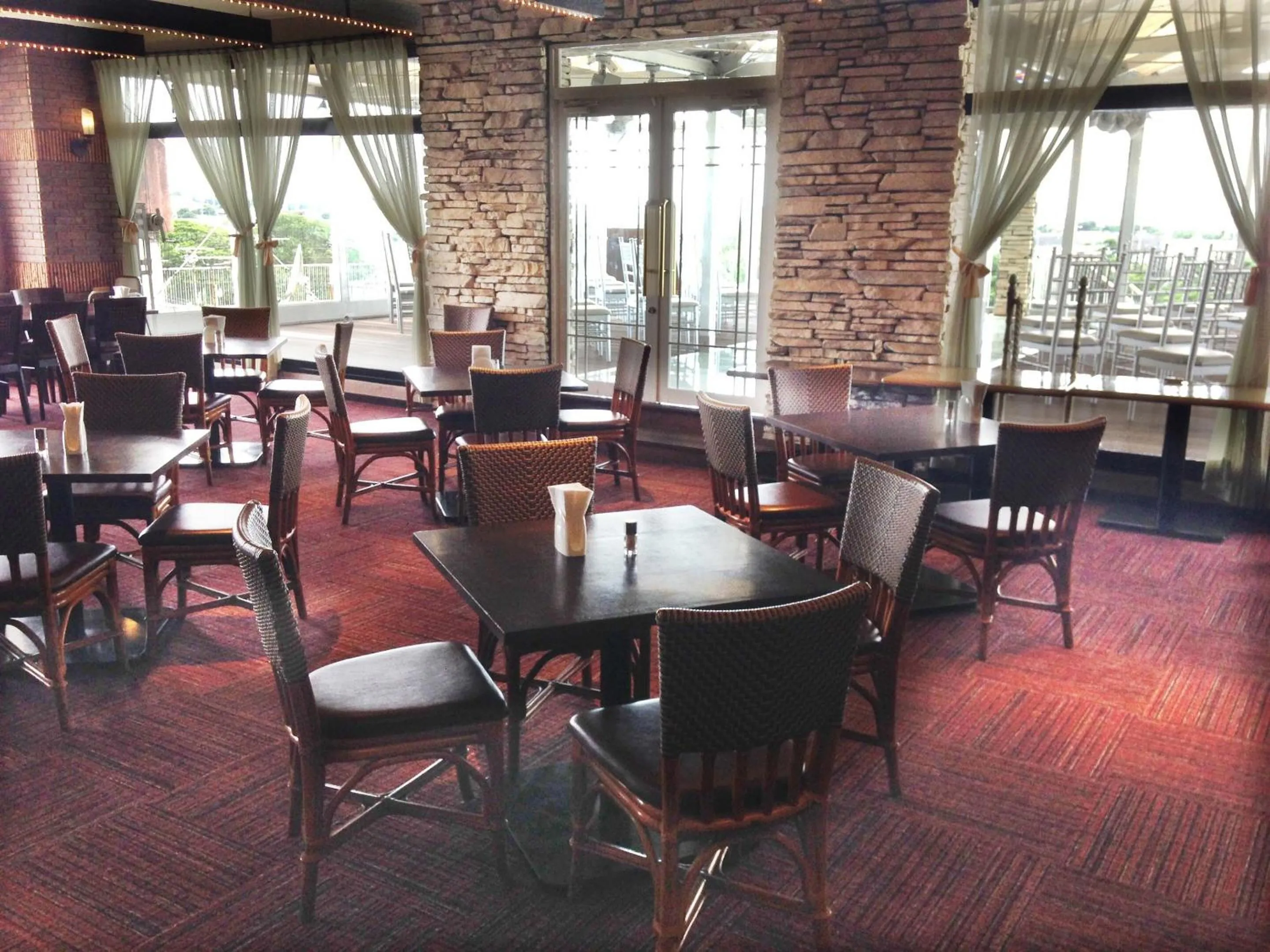 Restaurant/places to eat in Hotel King