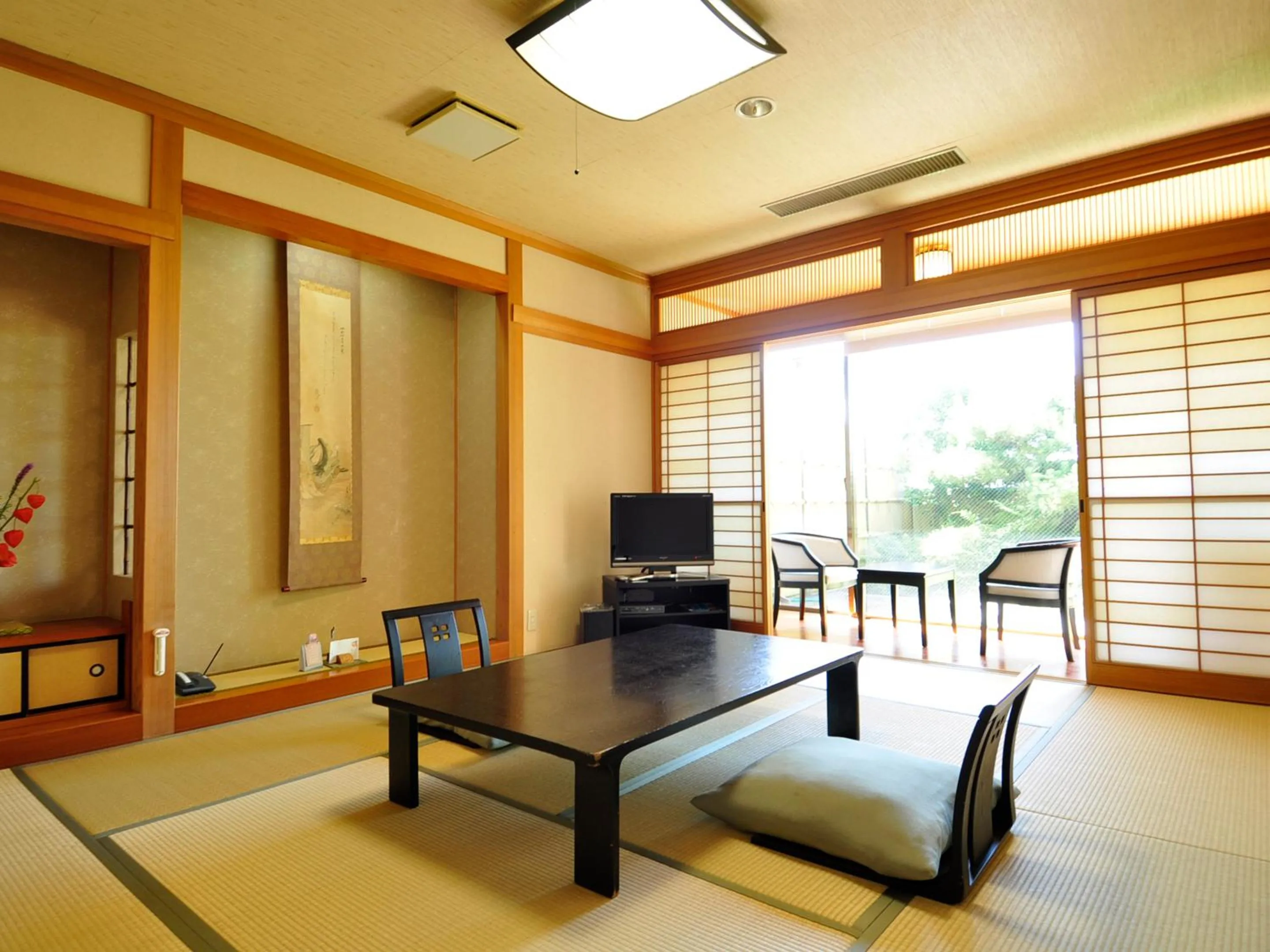 Photo of the whole room in Hotel King