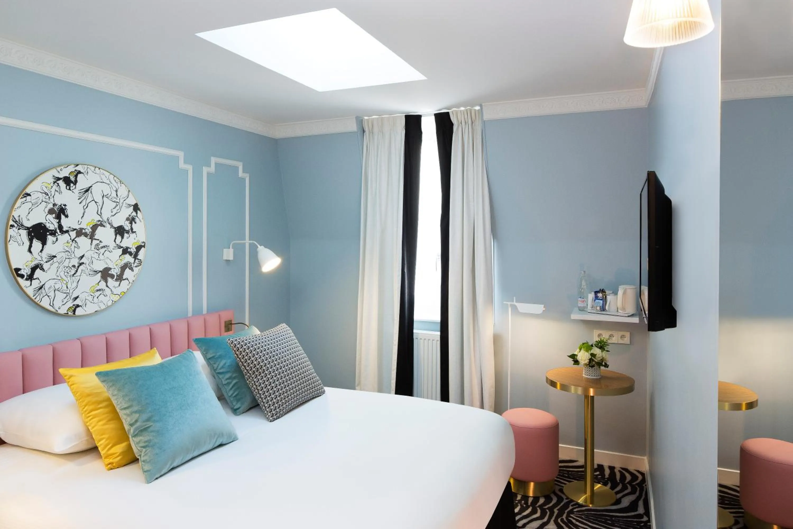 Bedroom, Bed in Hôtel Pastel Paris