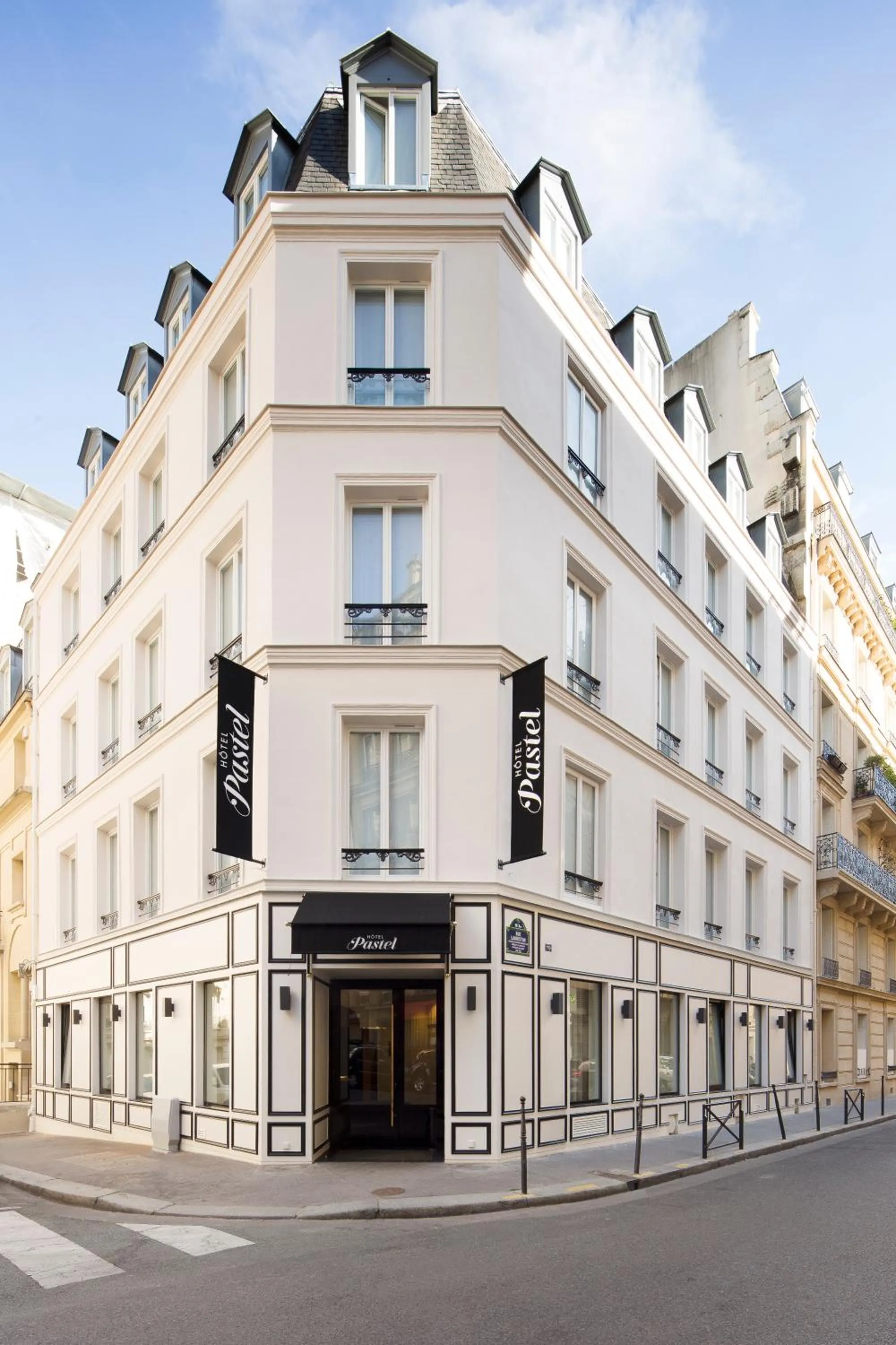 Property building in Hôtel Pastel Paris