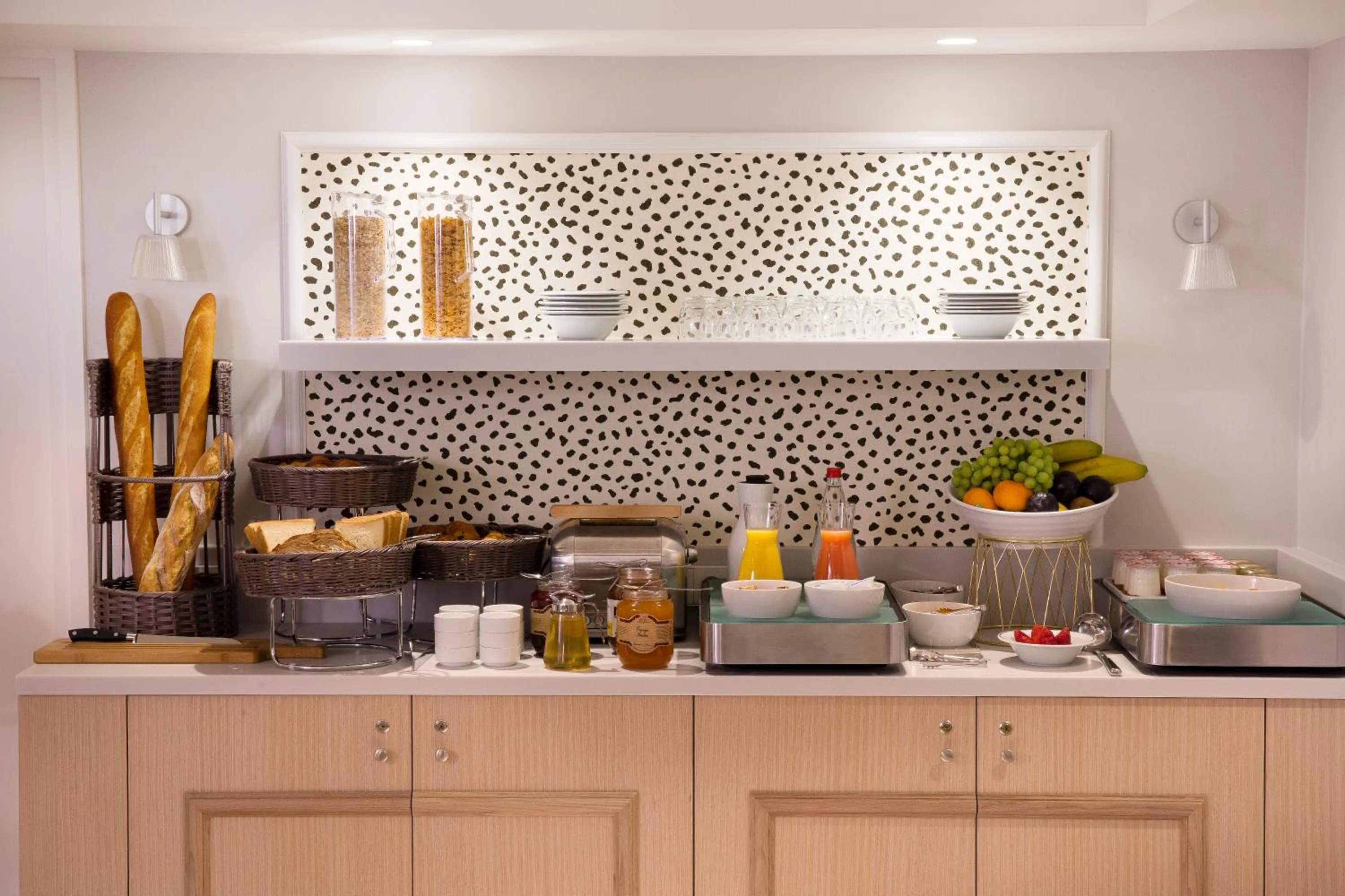 Buffet breakfast in Hôtel Pastel Paris