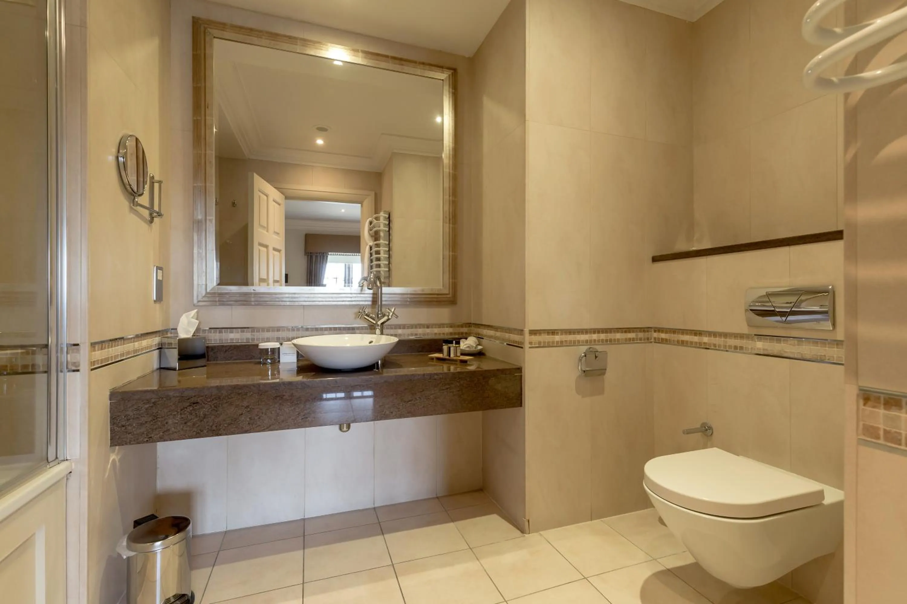 Bathroom in Western House Hotel At Ayr Racecourse