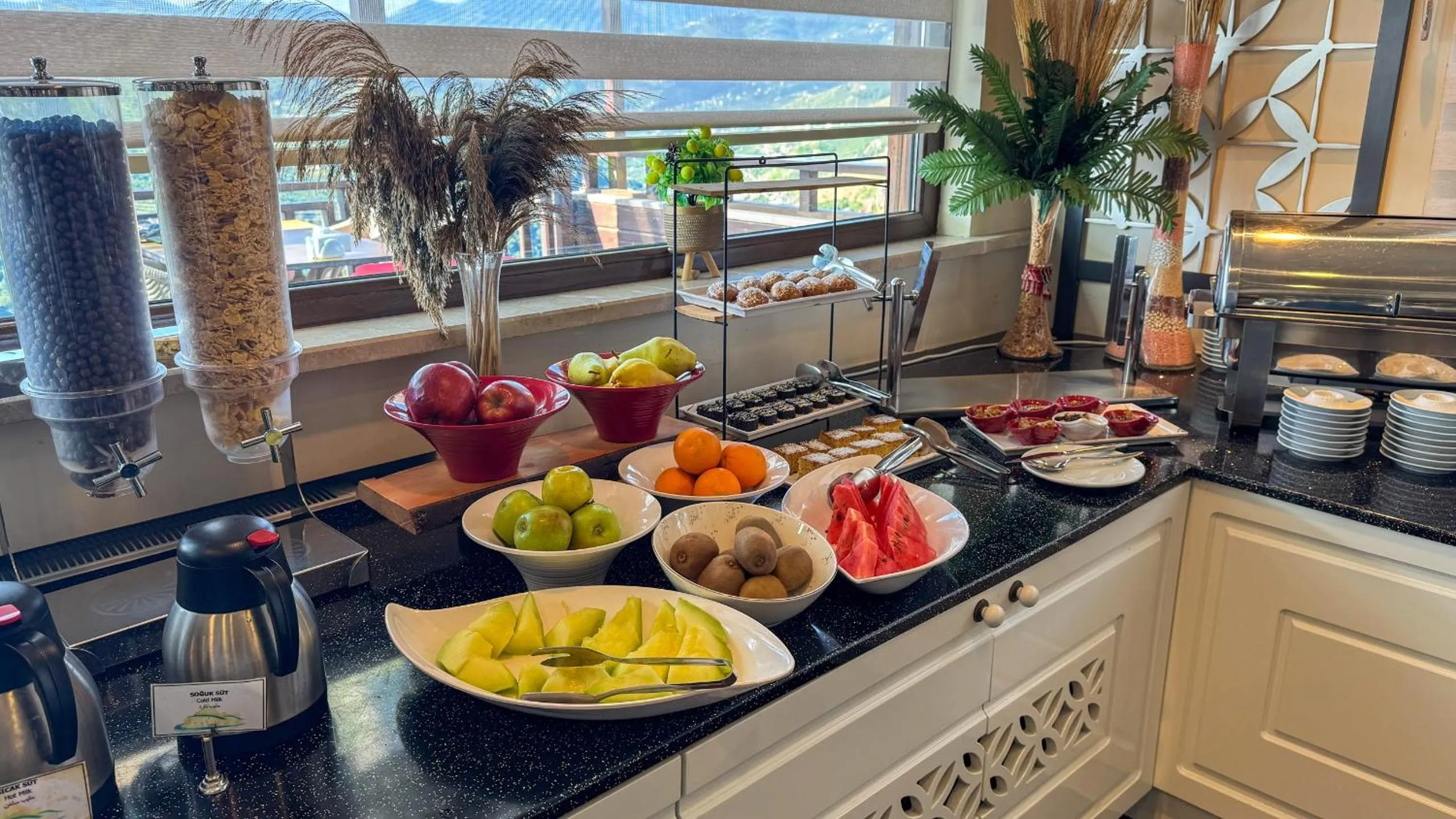 Food and drinks in Sera Lake Resort Hotel Spa & Aparts