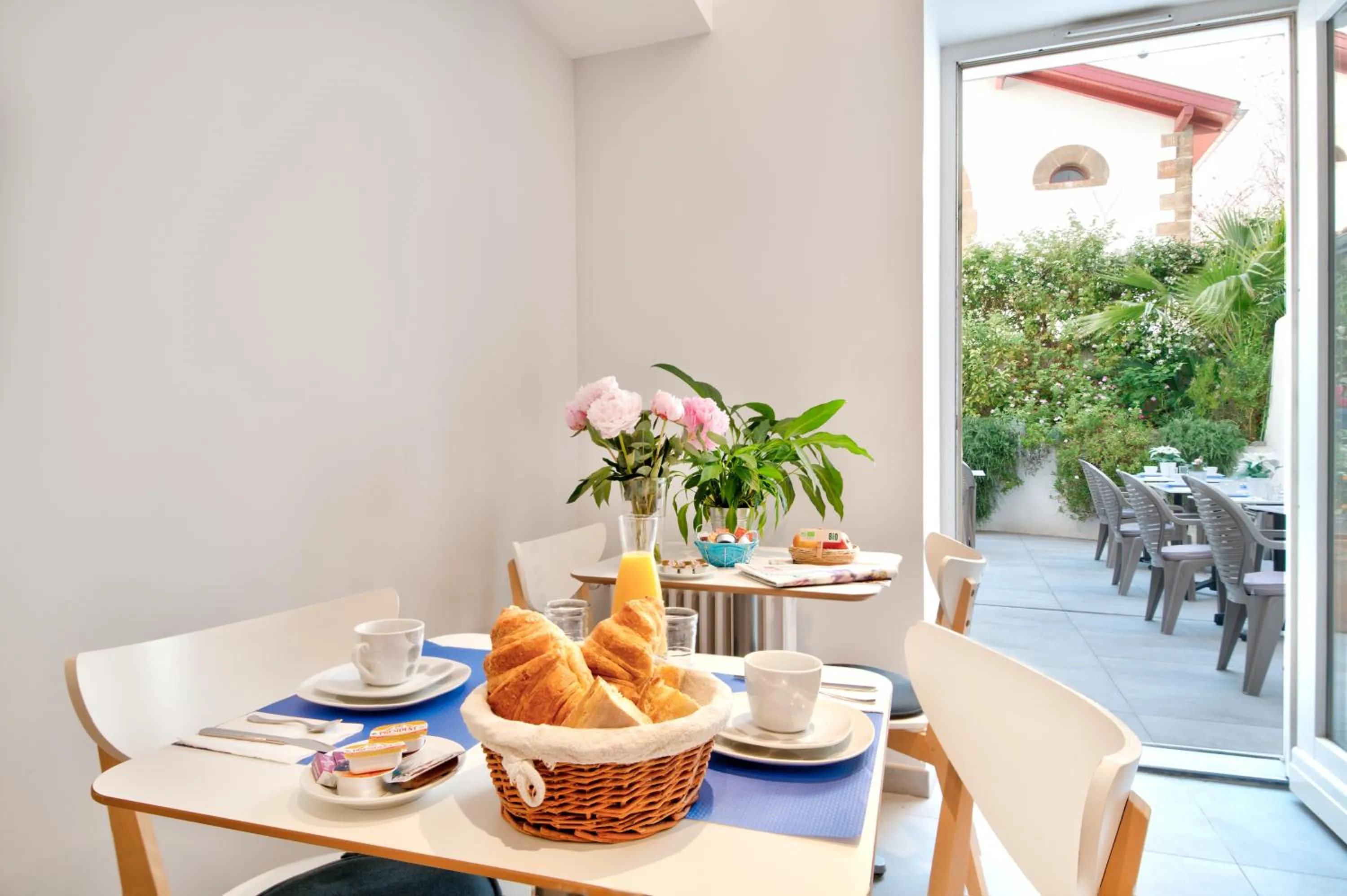 Seating area in Hôtel Le Saphir