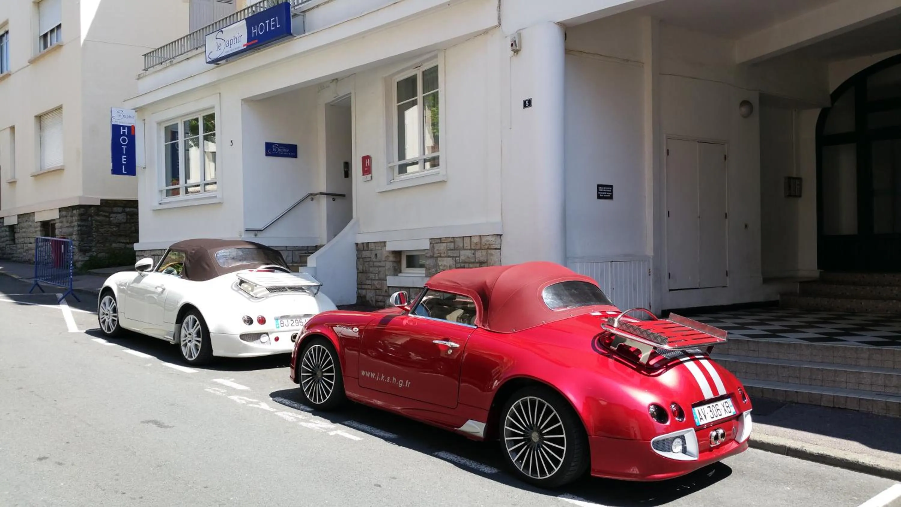 Facade/entrance in Hôtel Le Saphir
