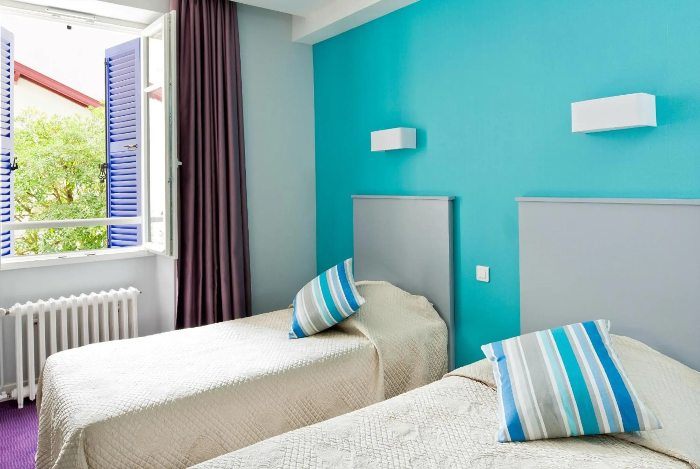 Bedroom in Hôtel Le Saphir