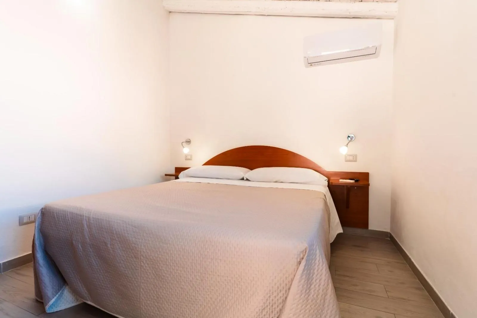 Bedroom, Bed in Cilento Dreams Village