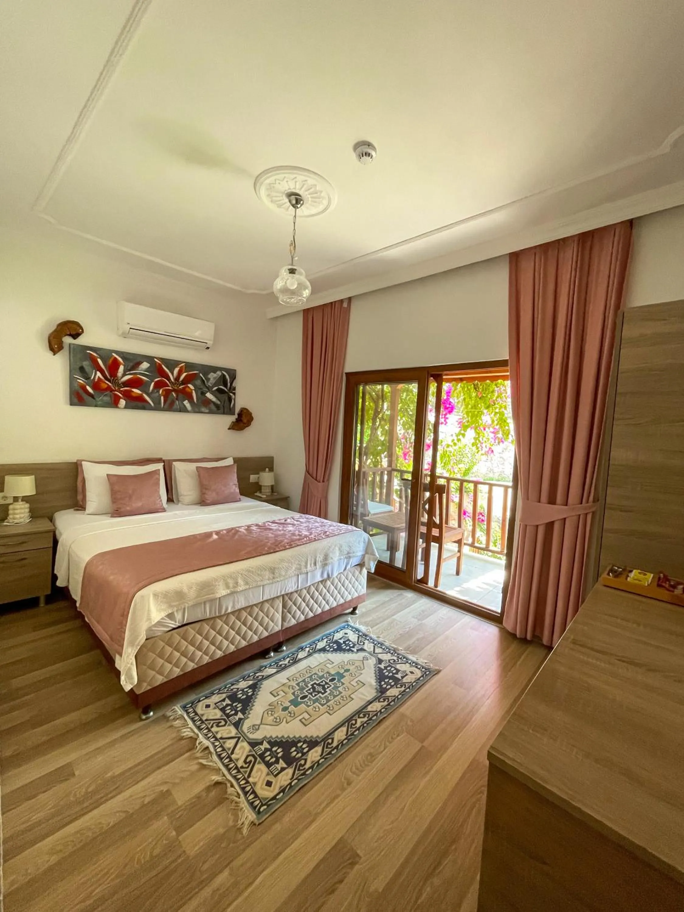 Photo of the whole room, Bed in Faralya Misafir Evi