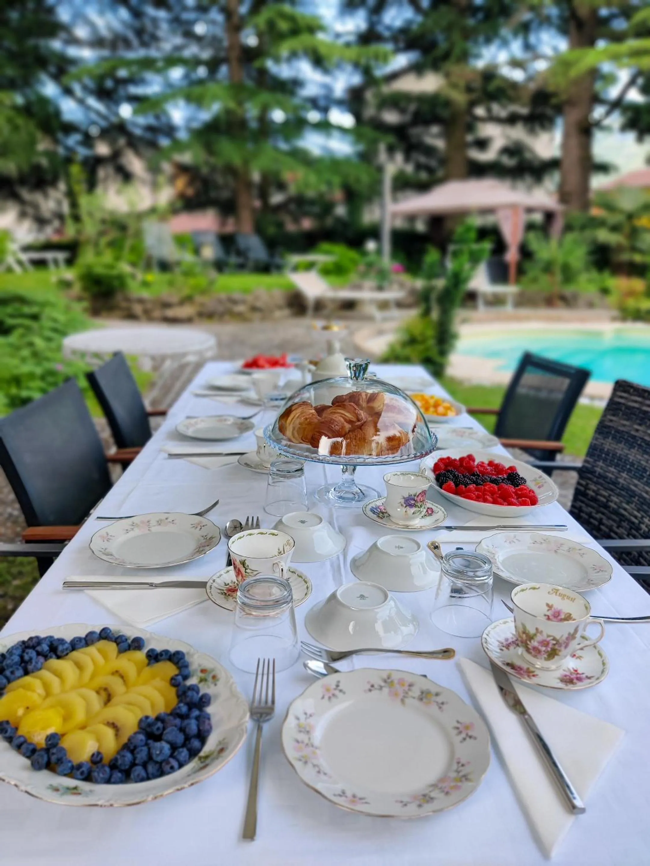 Breakfast in Villa Laura