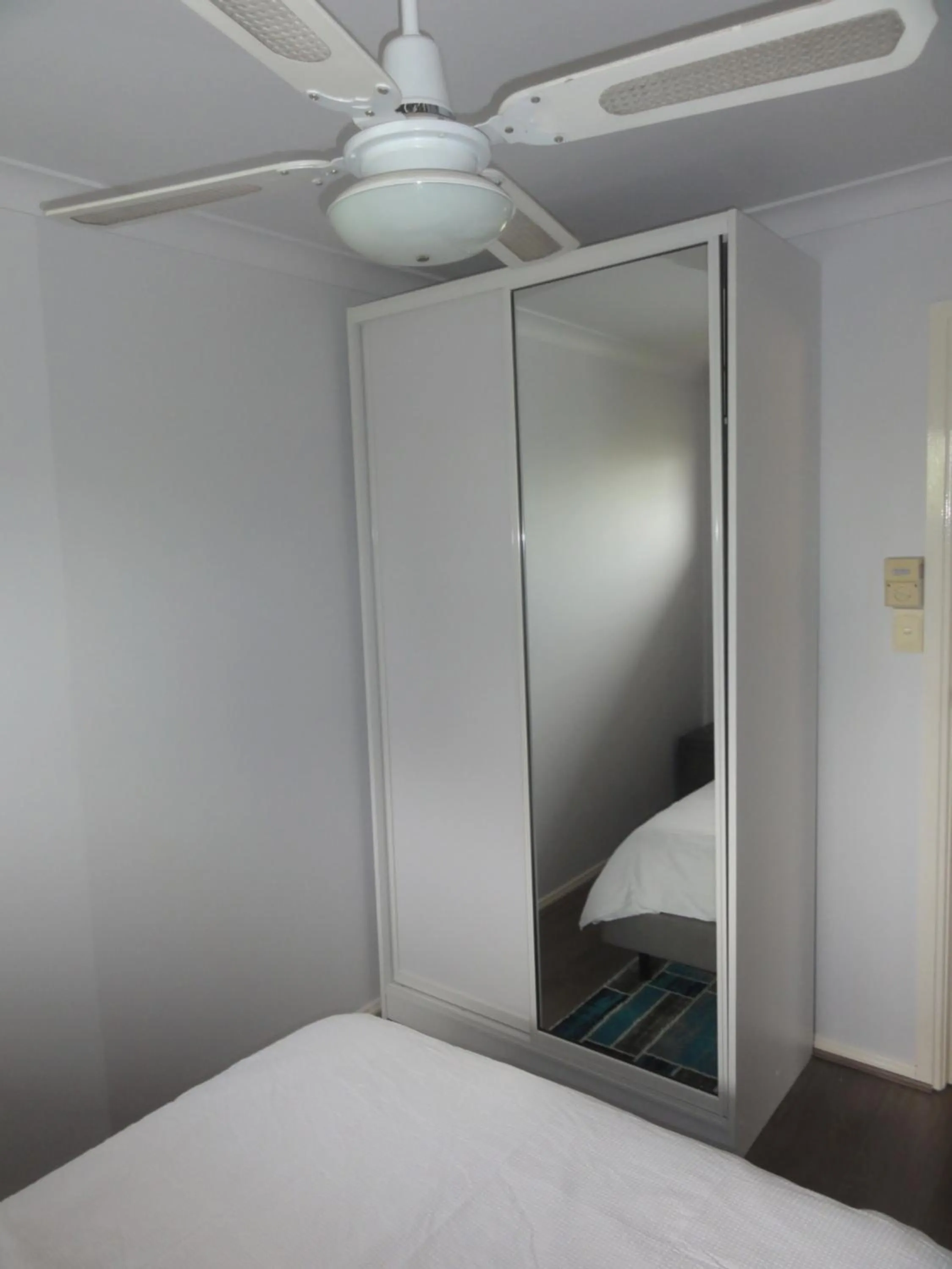 Bed in Prime location & spacious