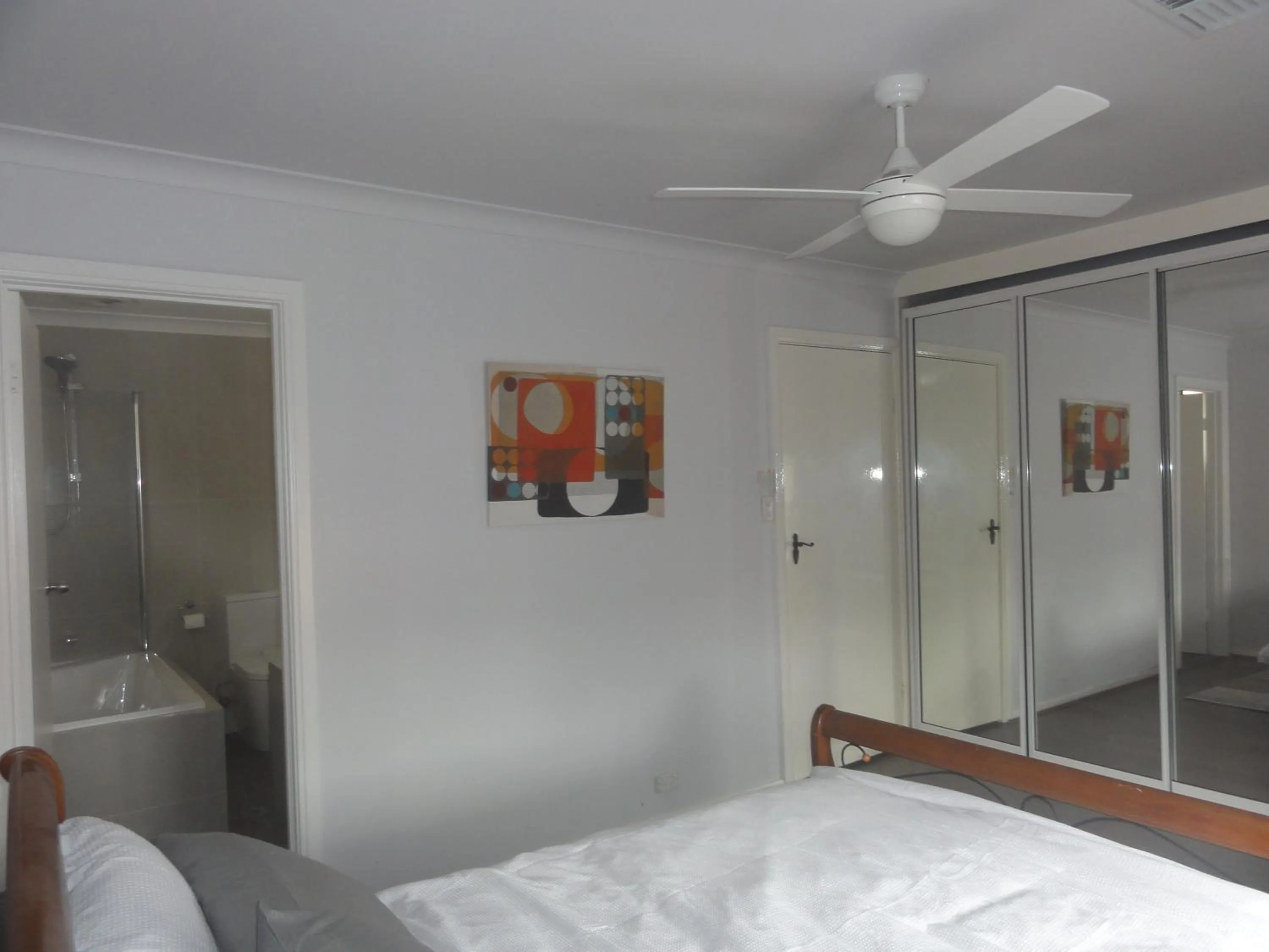 Bed in Prime location & spacious