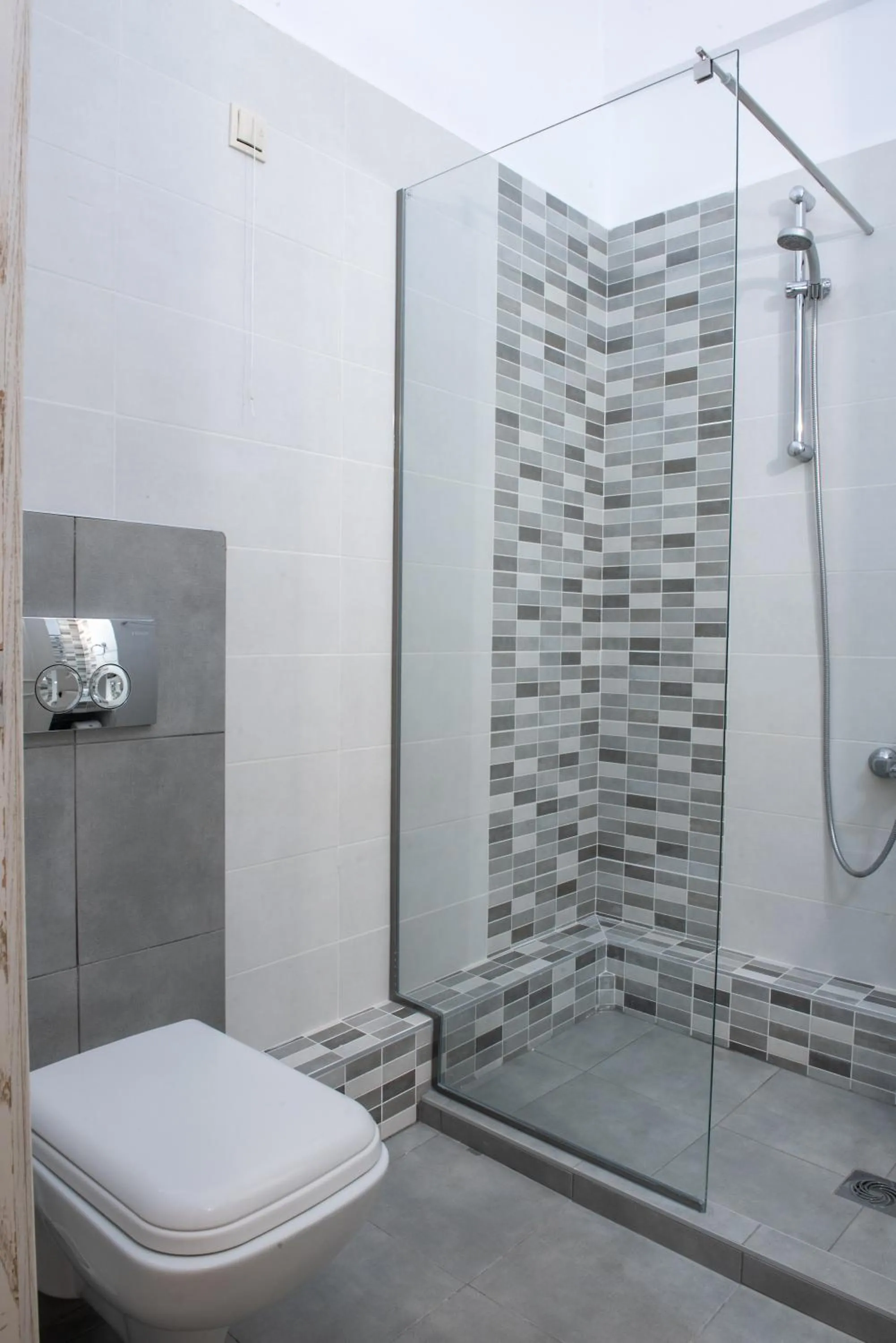 Shower in Hotel Strass