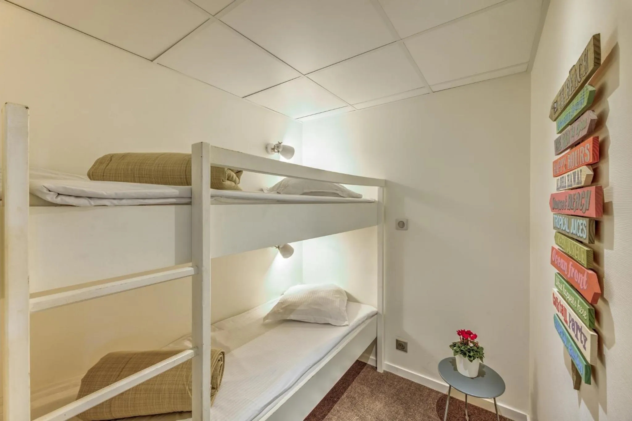 children, Bed in Hôtel Point France