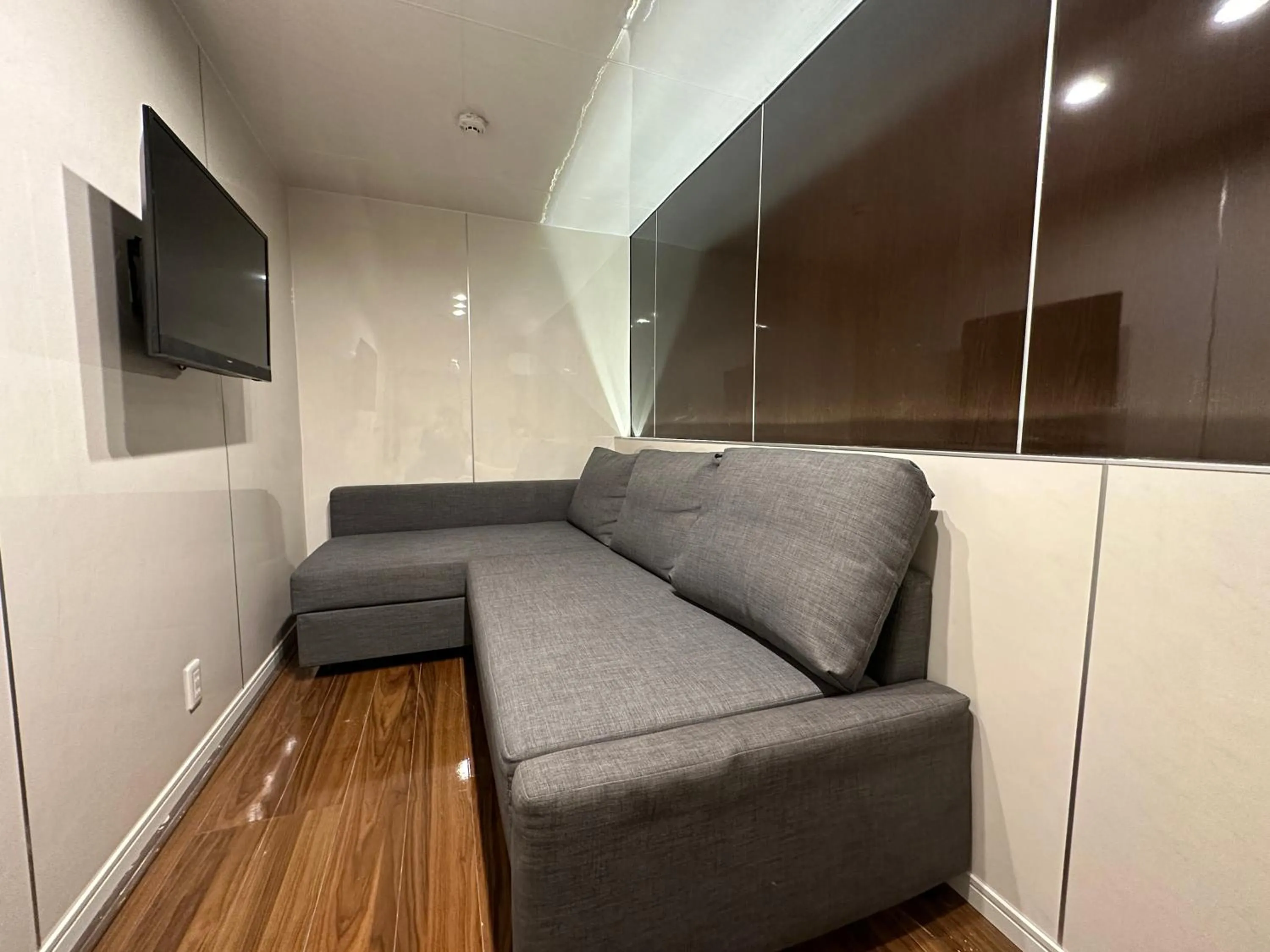 Living room in Ray House