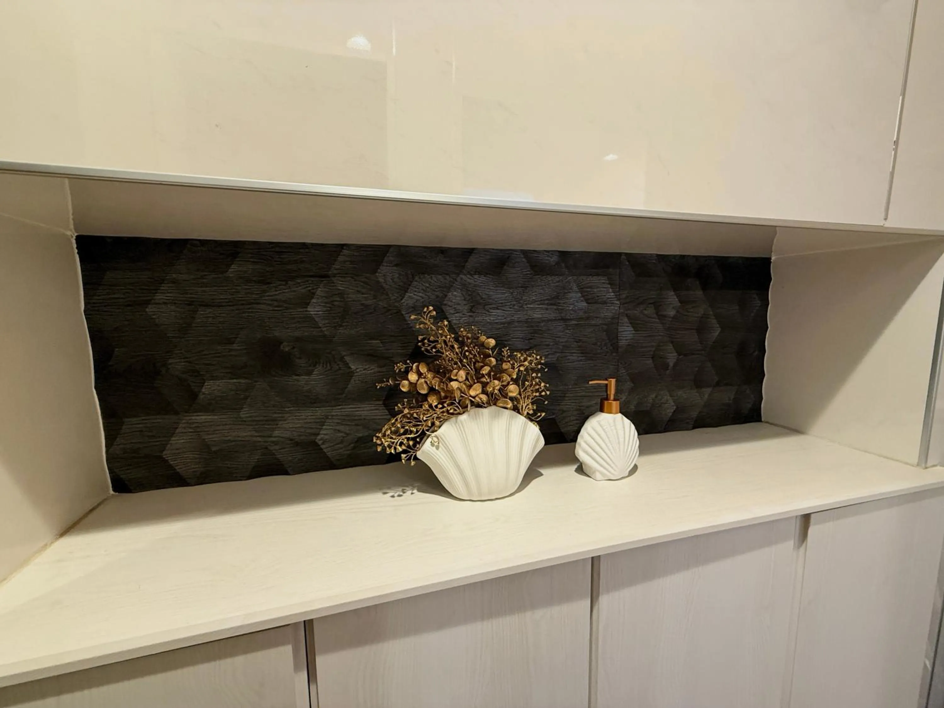 Photo of the whole room in Ray House