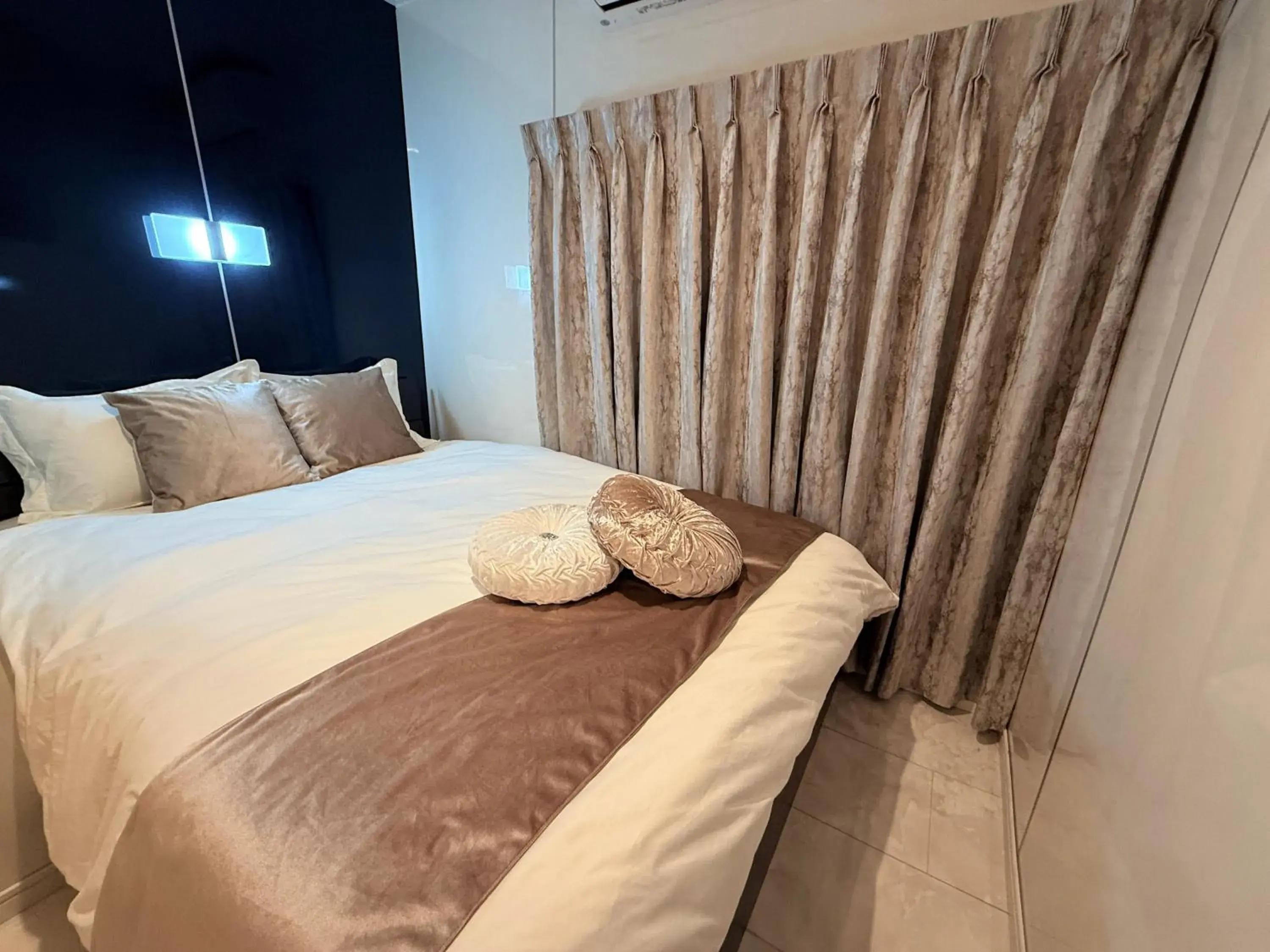 Bedroom, Bed in Ray House Bedroom, Bed in Ray House