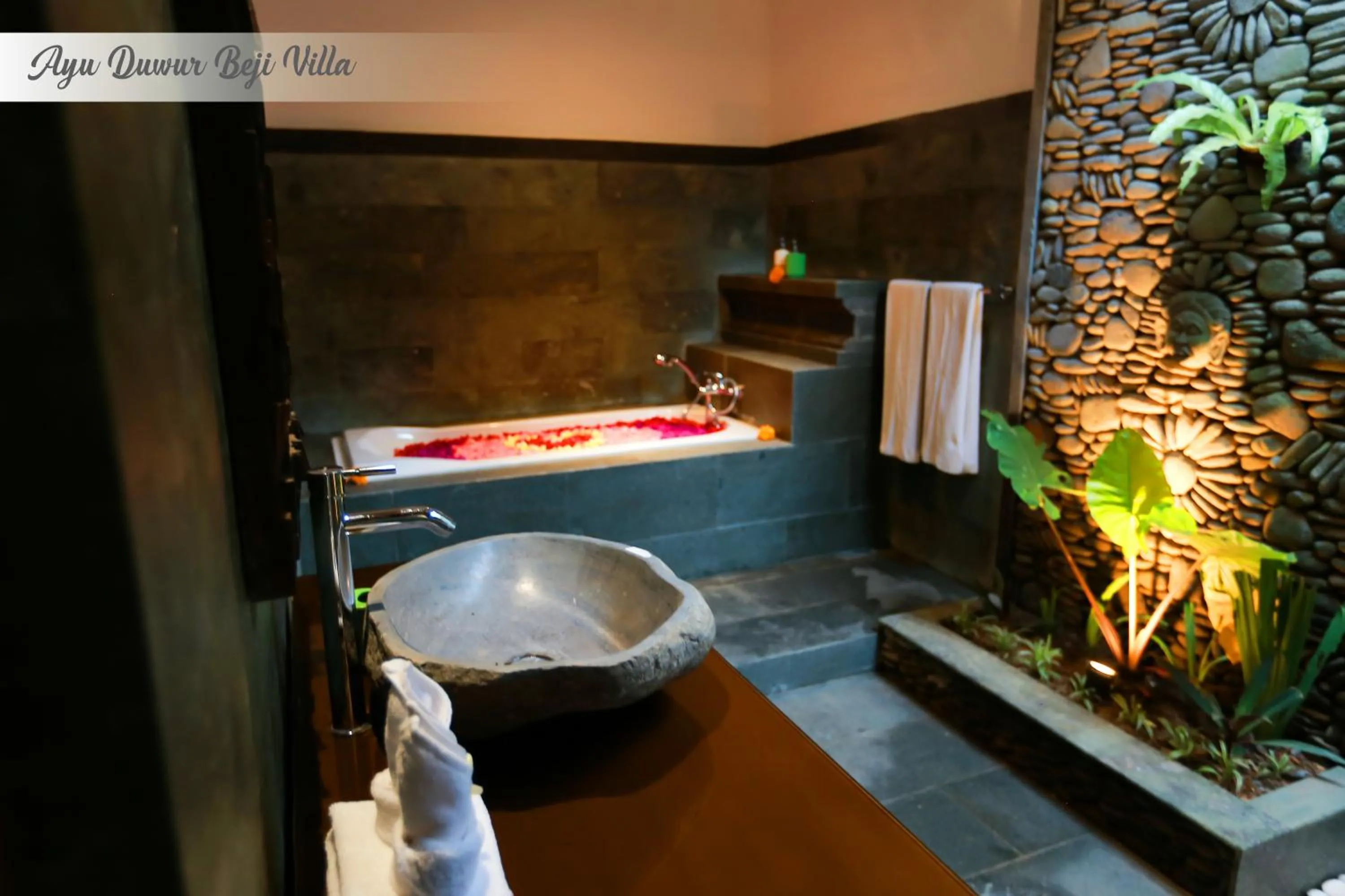 Bathroom in Ayu Duwur Beji