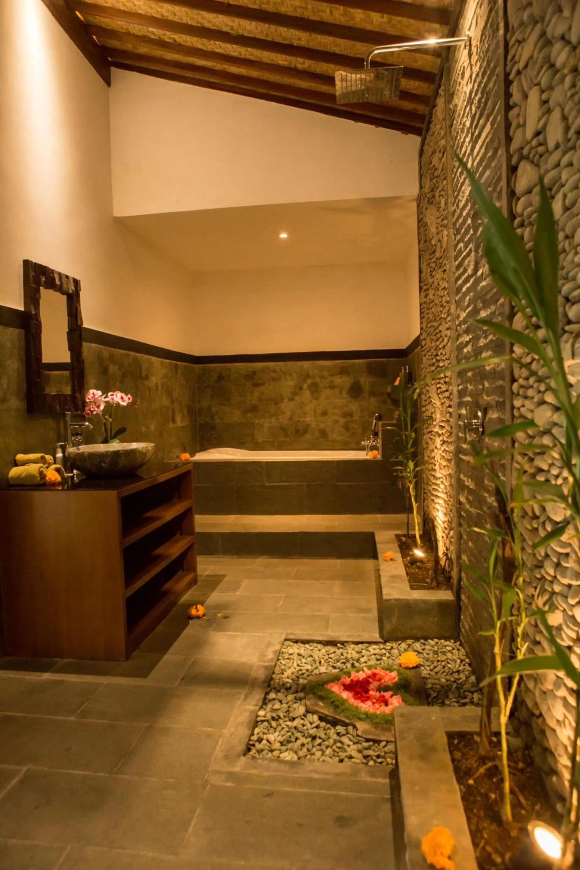 Bathroom in Ayu Duwur Beji