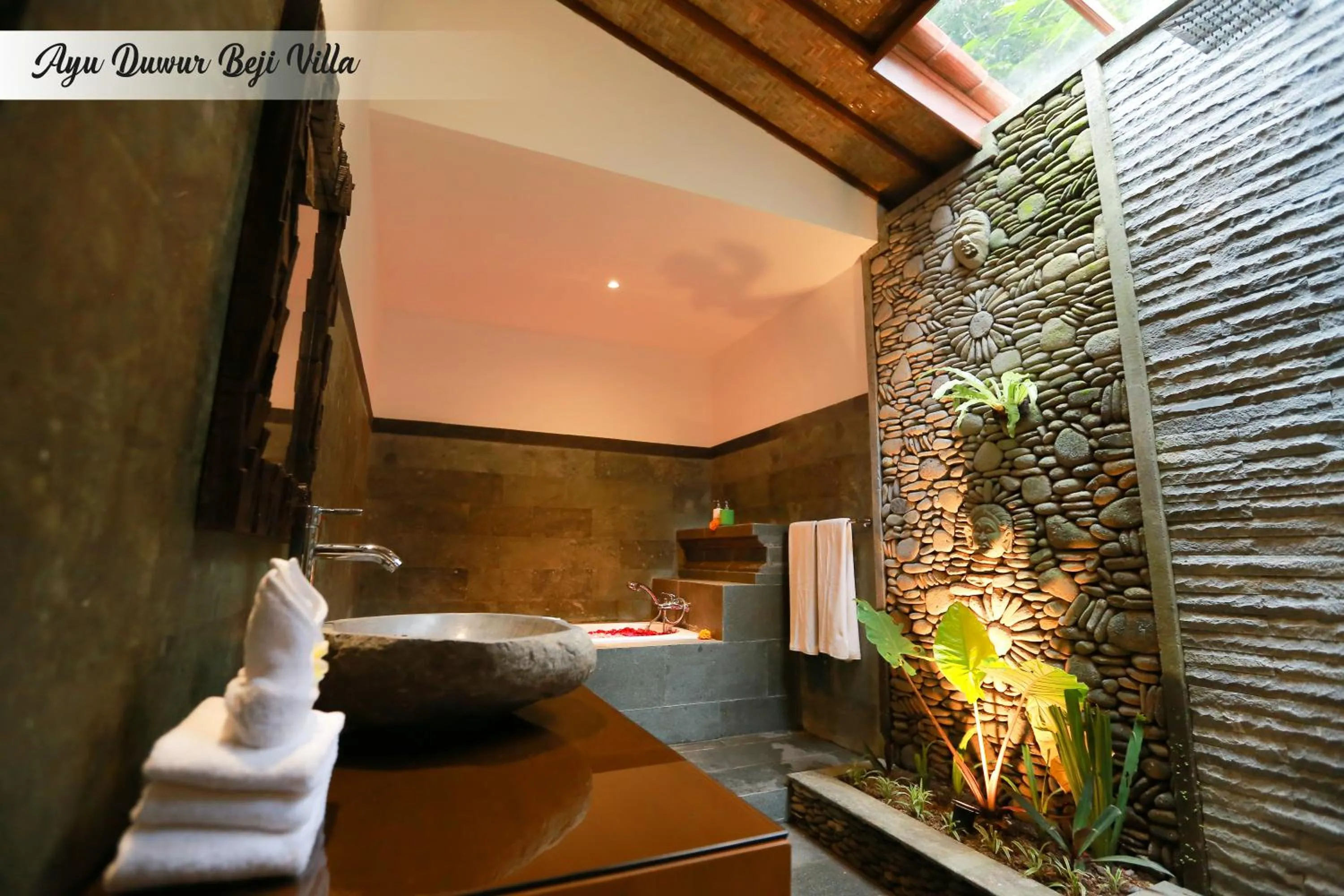 Bathroom in Ayu Duwur Beji