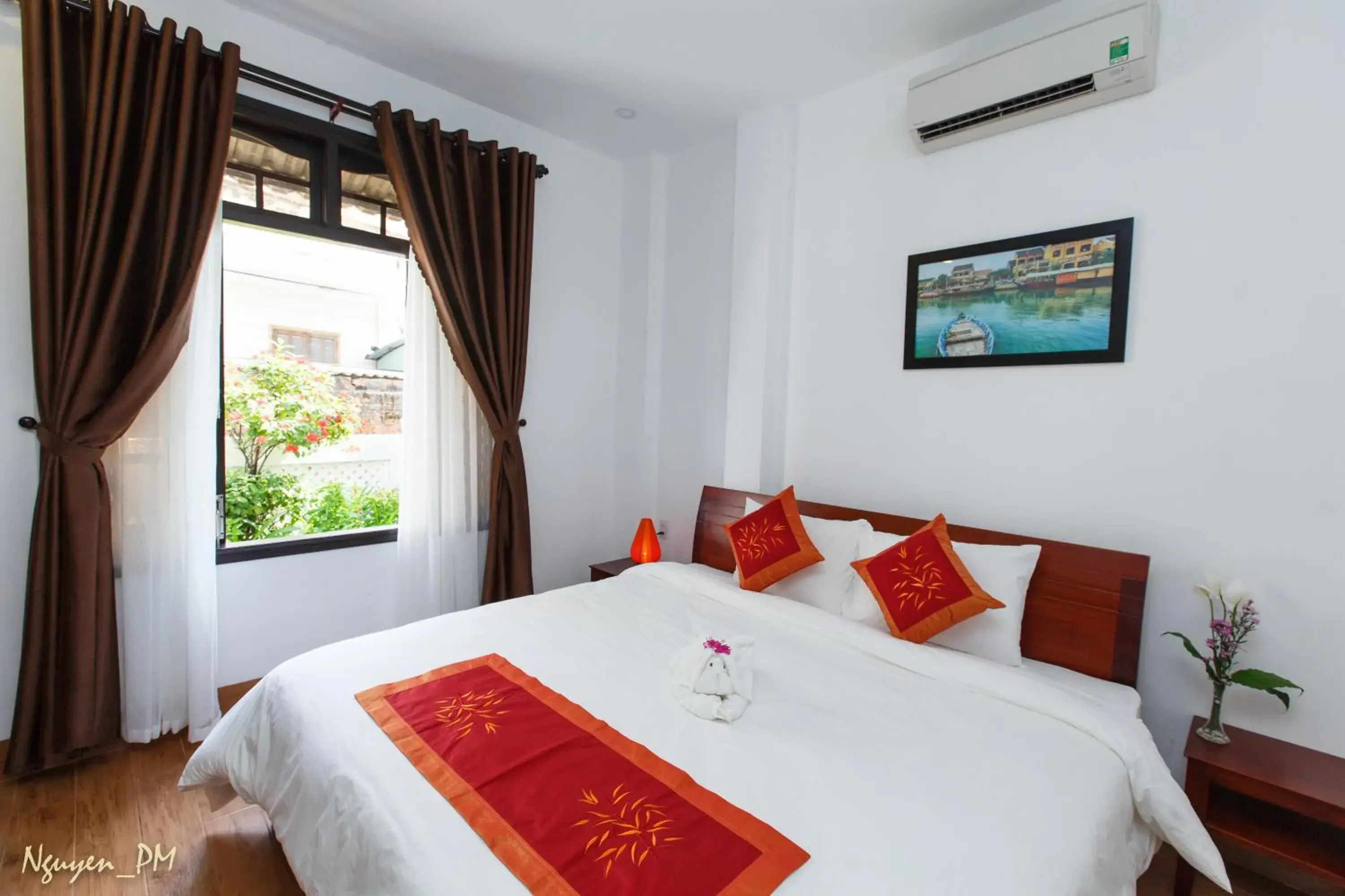 Deluxe King Room in Gia Lam Villa Hoi An Deluxe King Room in Gia Lam Villa Hoi An