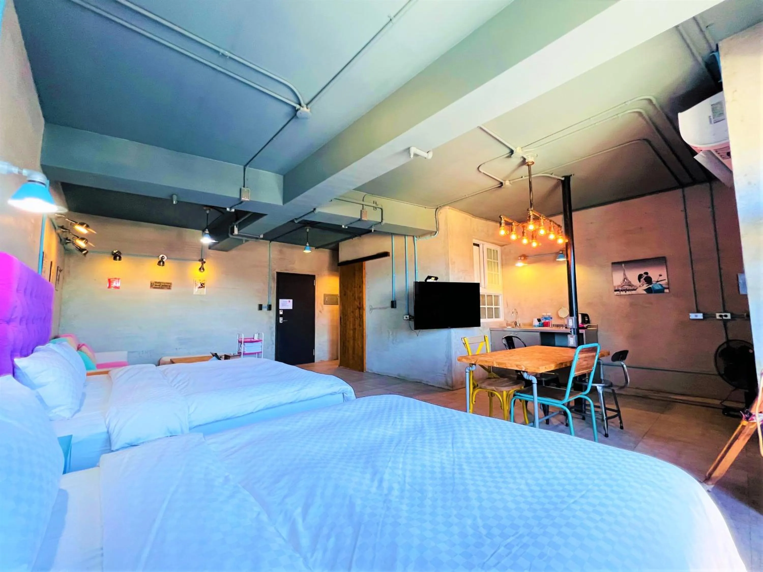 Photo of the whole room, Bed in 4 Design Inn