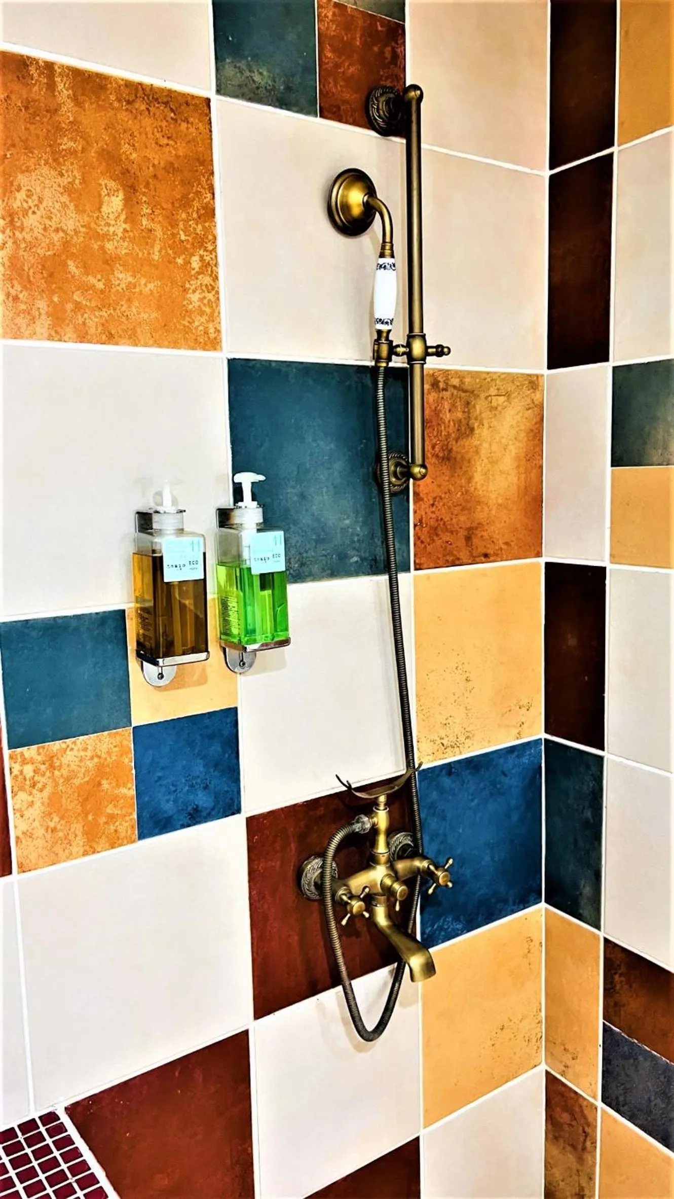 Shower in 4 Design Inn