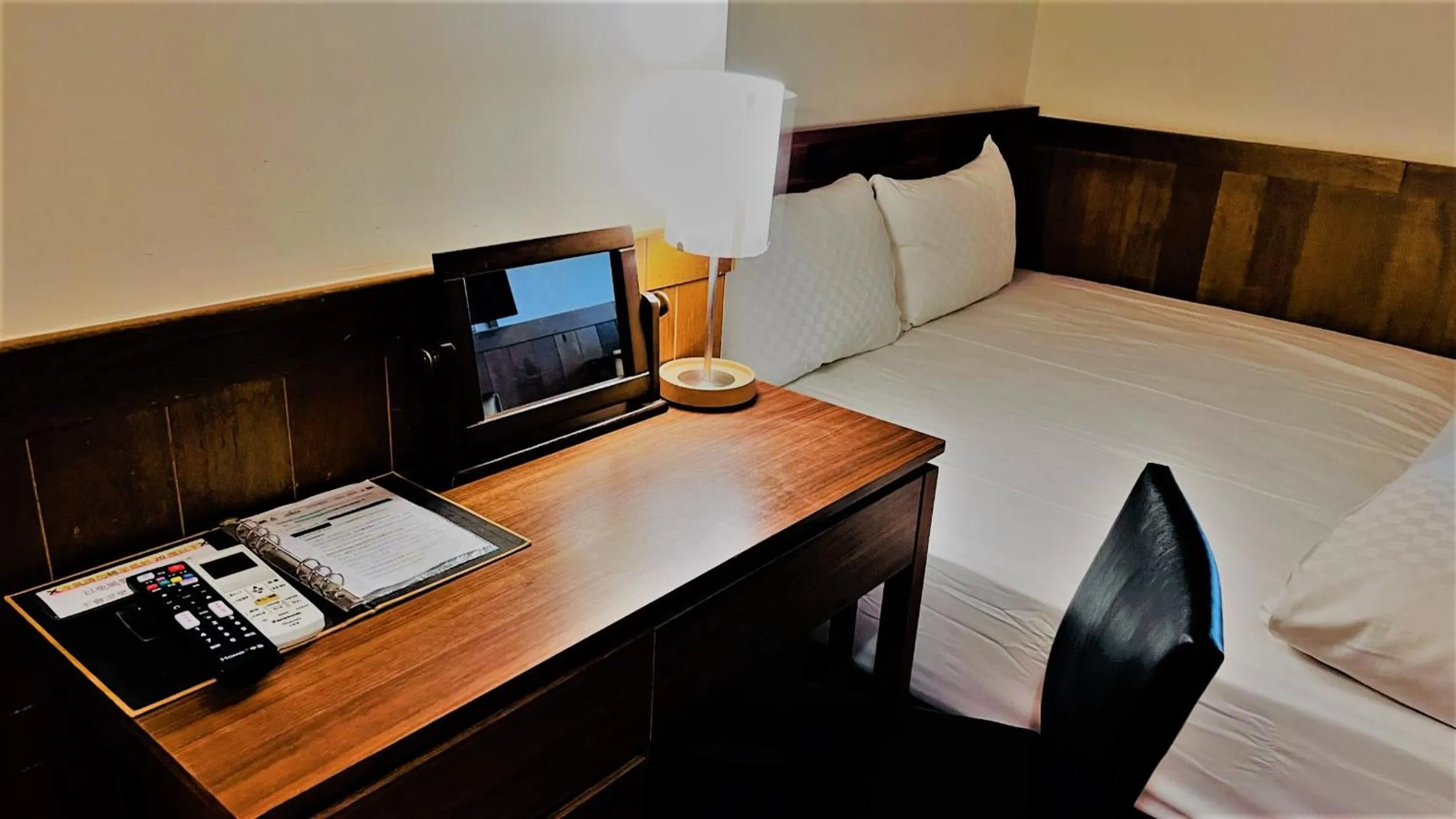 hair dresser, Bed in 4 Design Inn