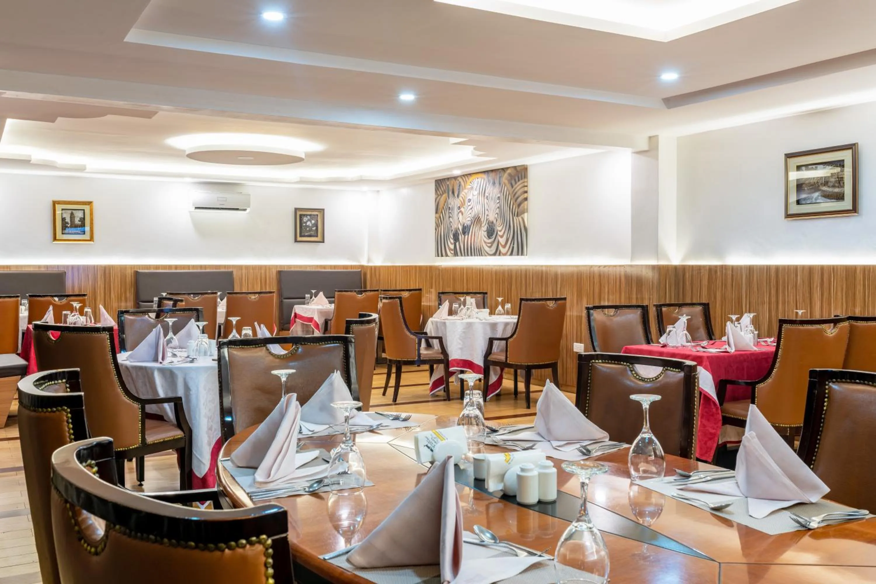 Restaurant/places to eat in The Ole-Ken Hotel