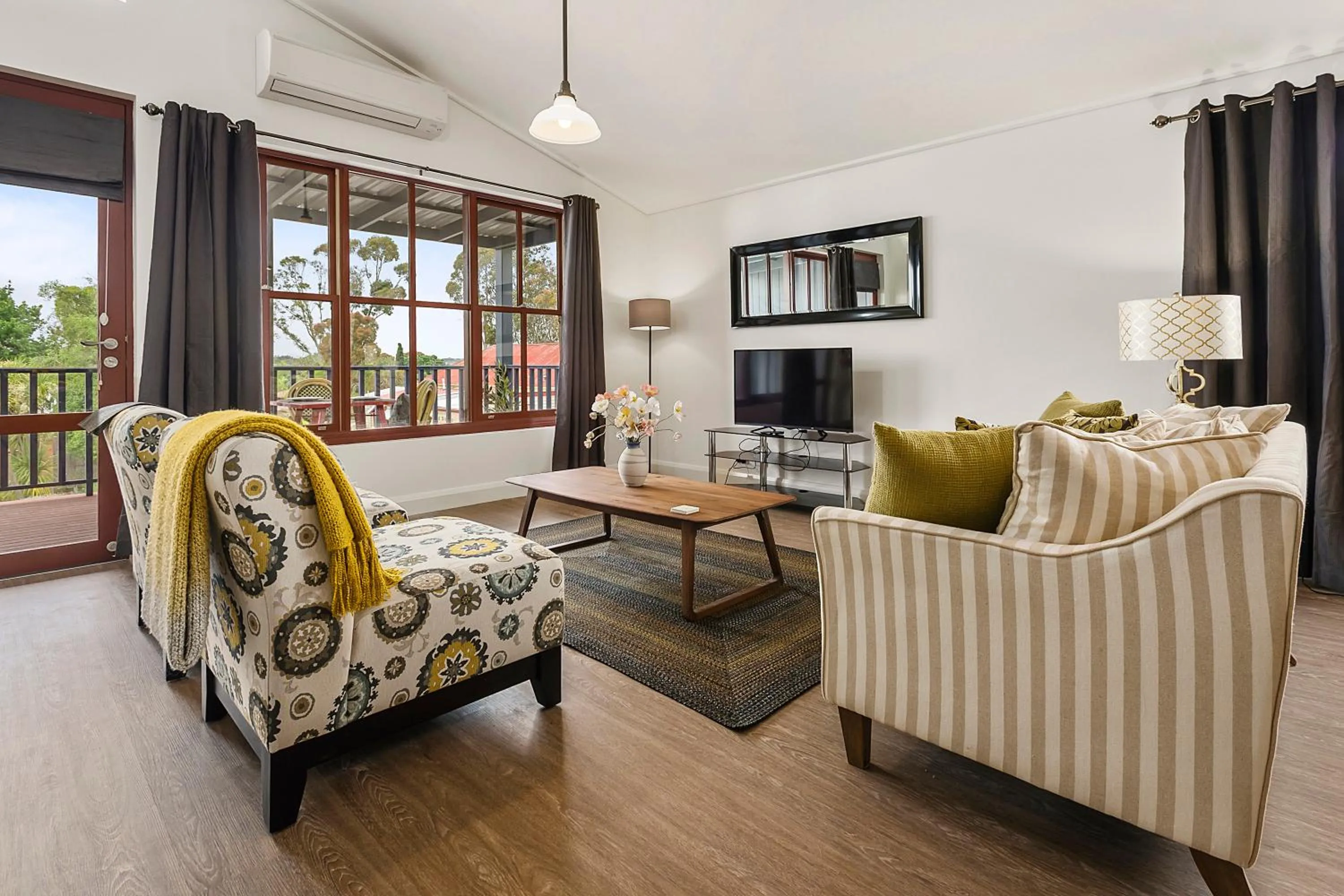 Communal lounge/ TV room in Blue Rosella on Piper