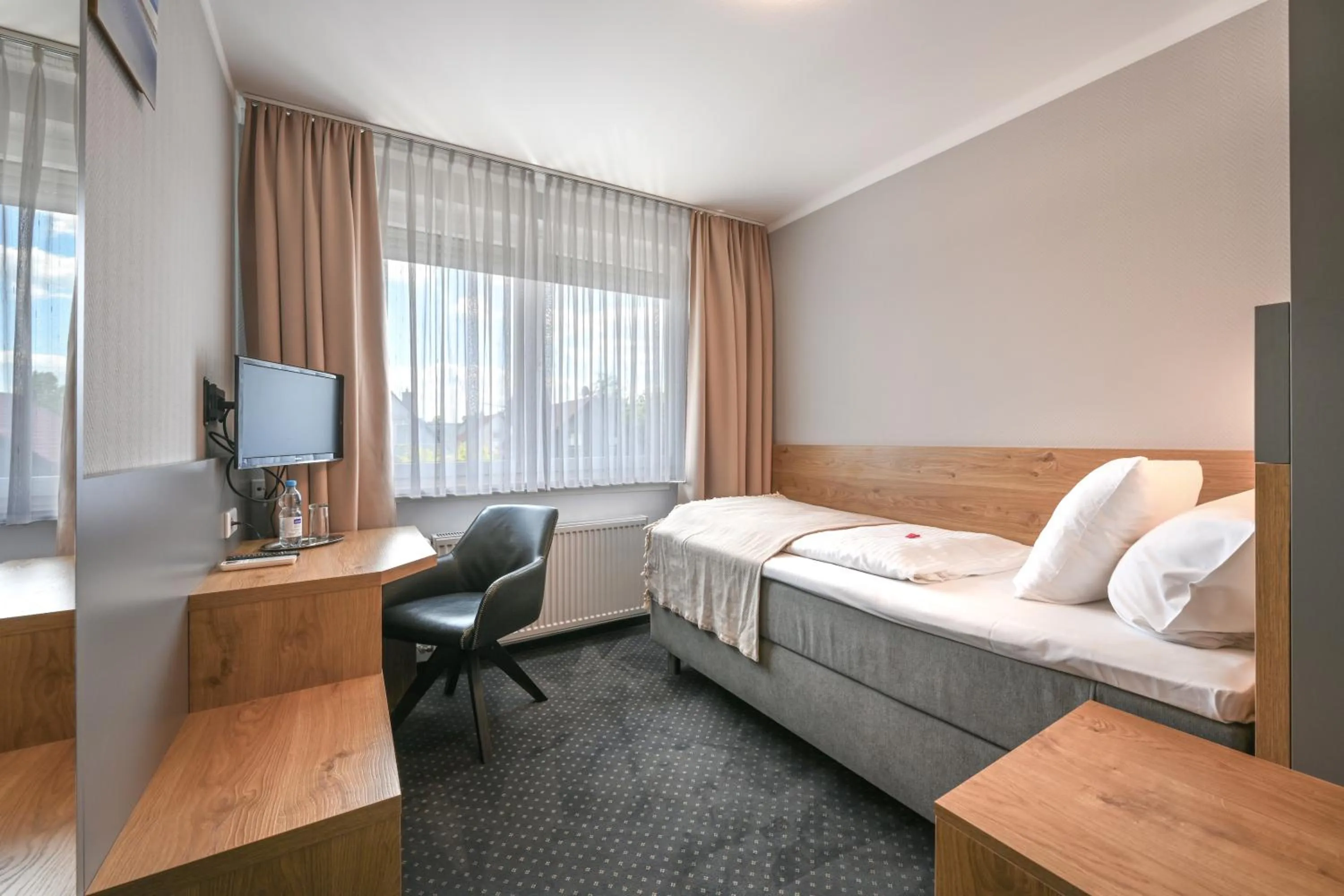 Photo of the whole room, Bed in Hotel Zum Ritter