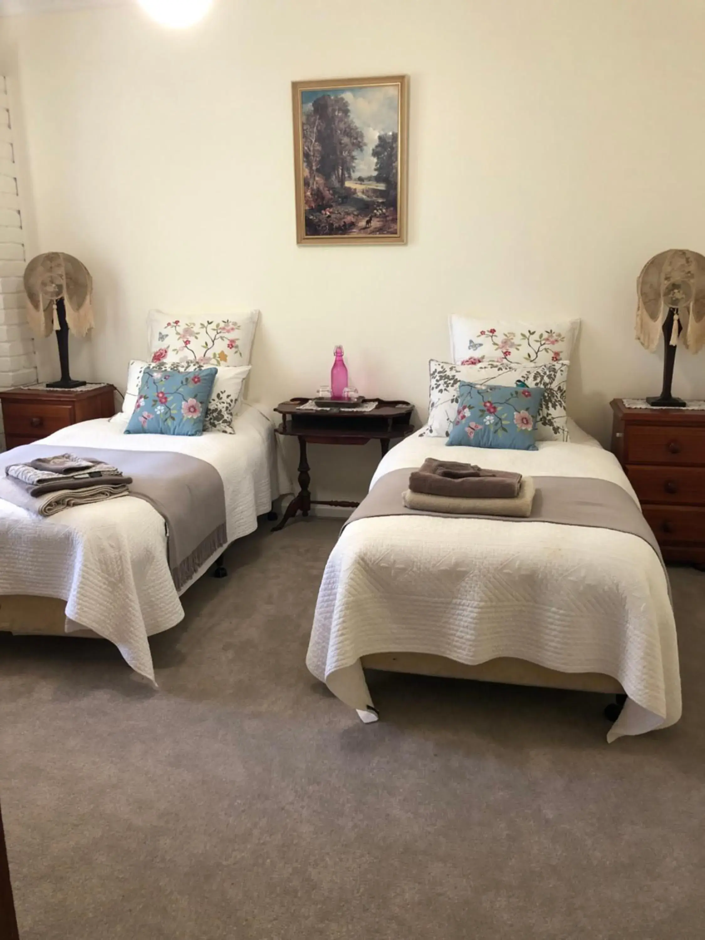 Twin Room in Sherwood Park bed and breakfast Twin Room in Sherwood Park bed and breakfast