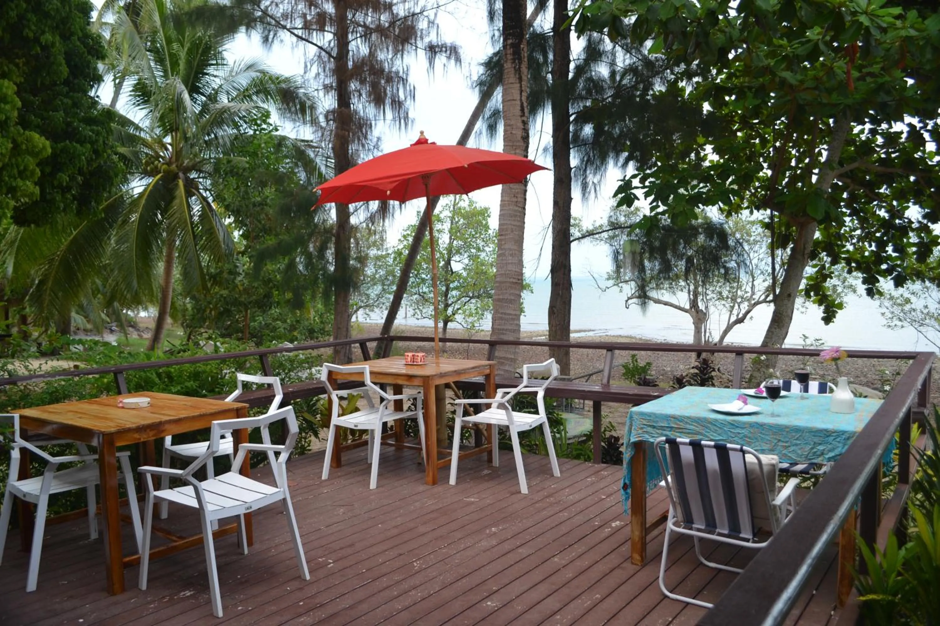 Restaurant/places to eat in Baan Chid Talay