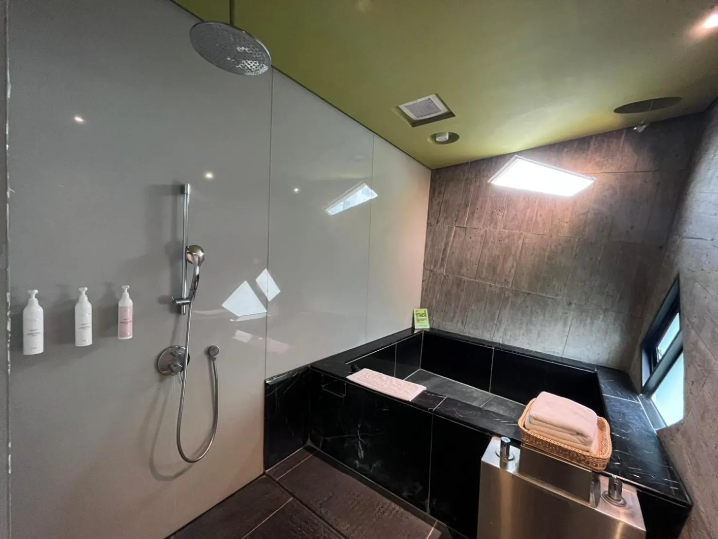 Bathroom in Smoking Rock