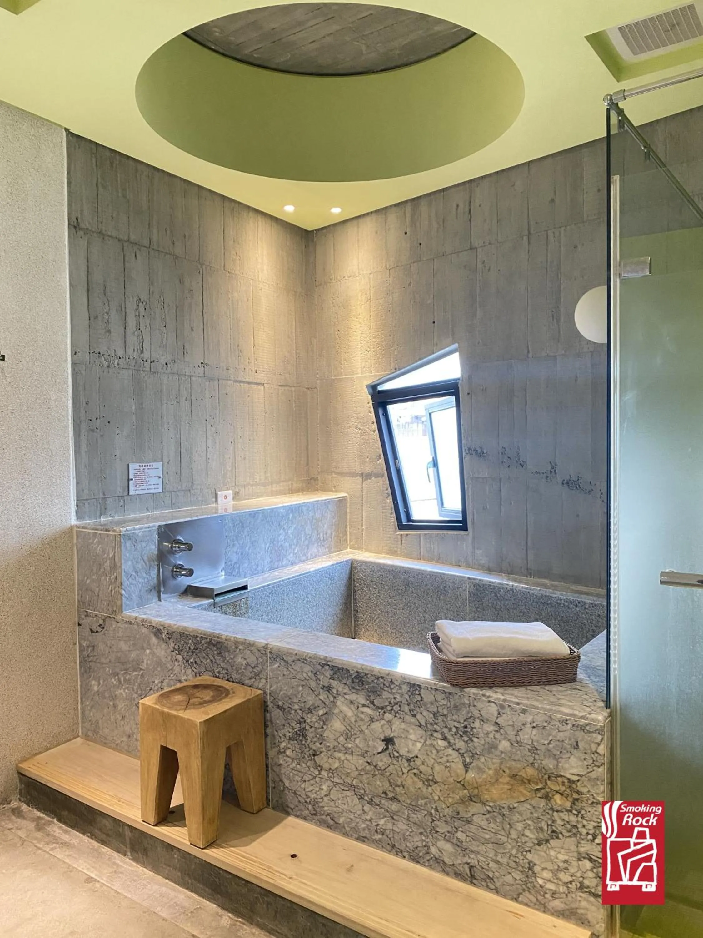 Bathroom in Smoking Rock