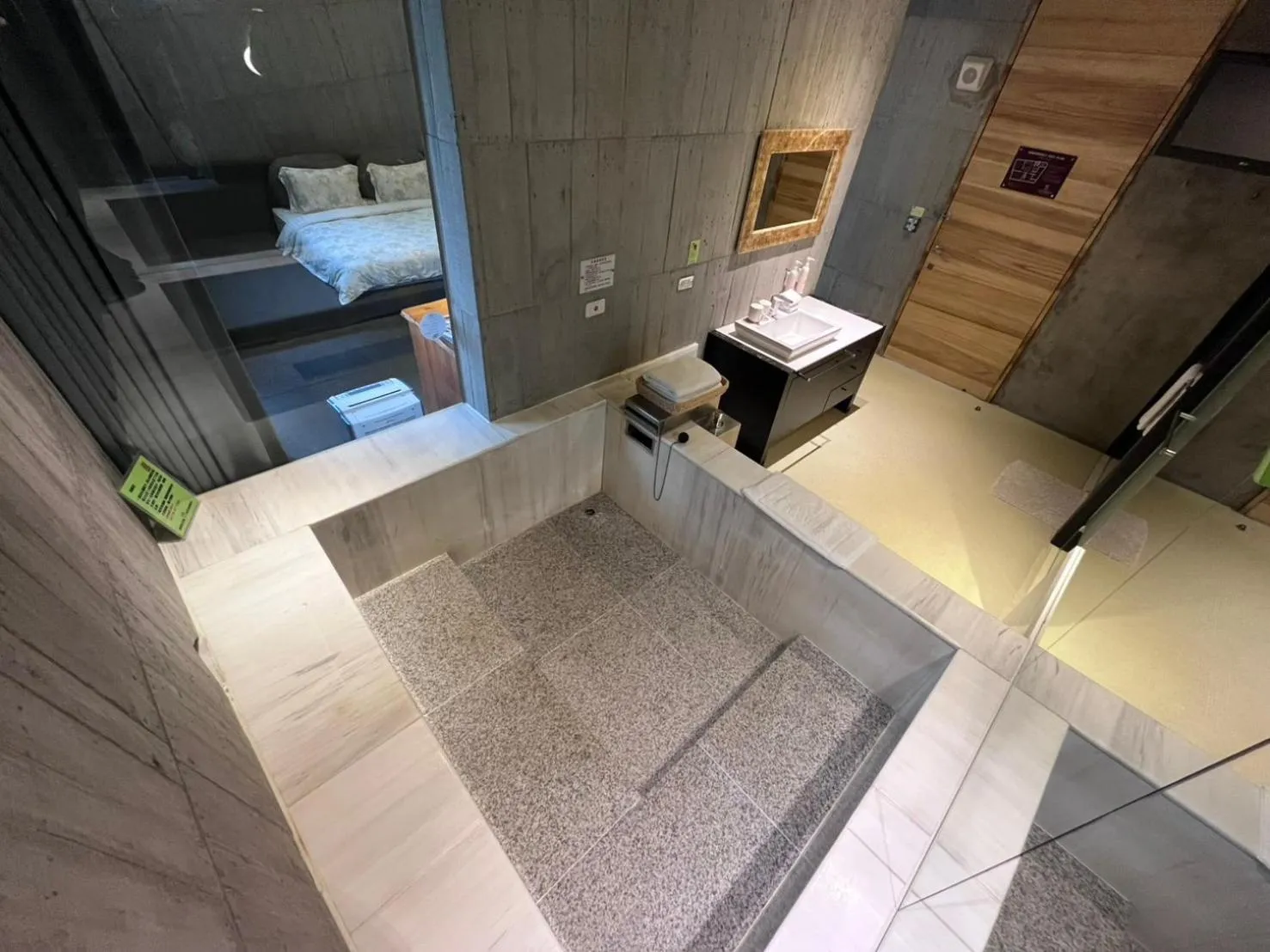 Bathroom in Smoking Rock