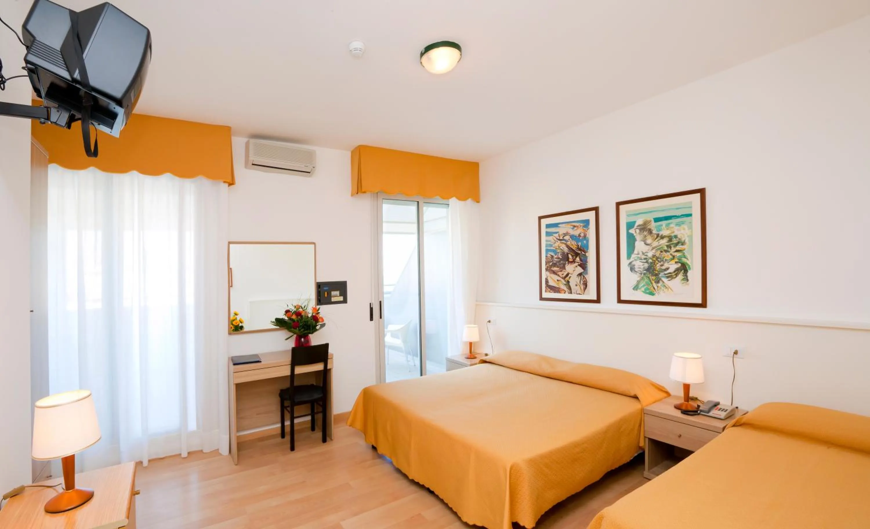 Sea view, Bed in Hotel Parigi