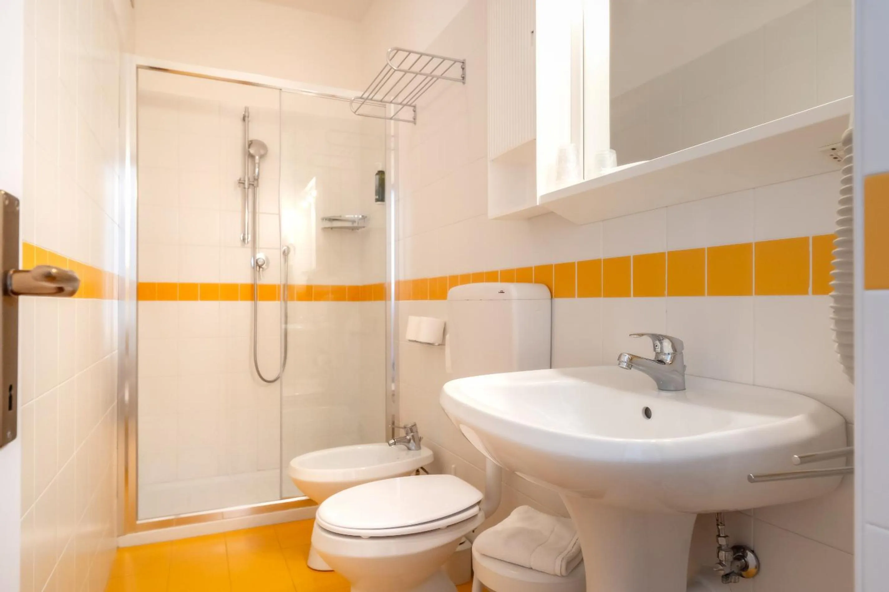 Shower in Hotel Parigi