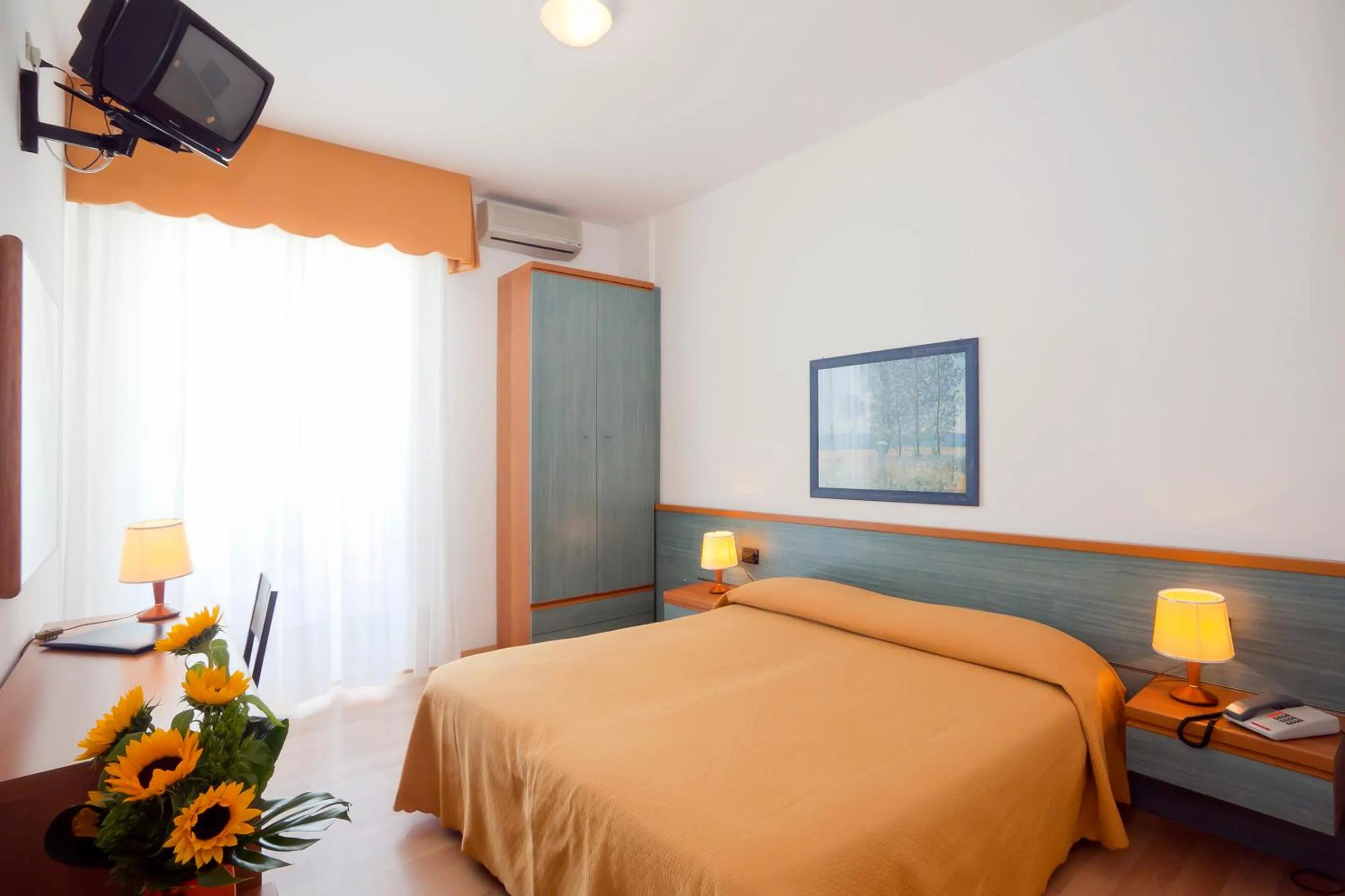 Sea view, Bed in Hotel Parigi