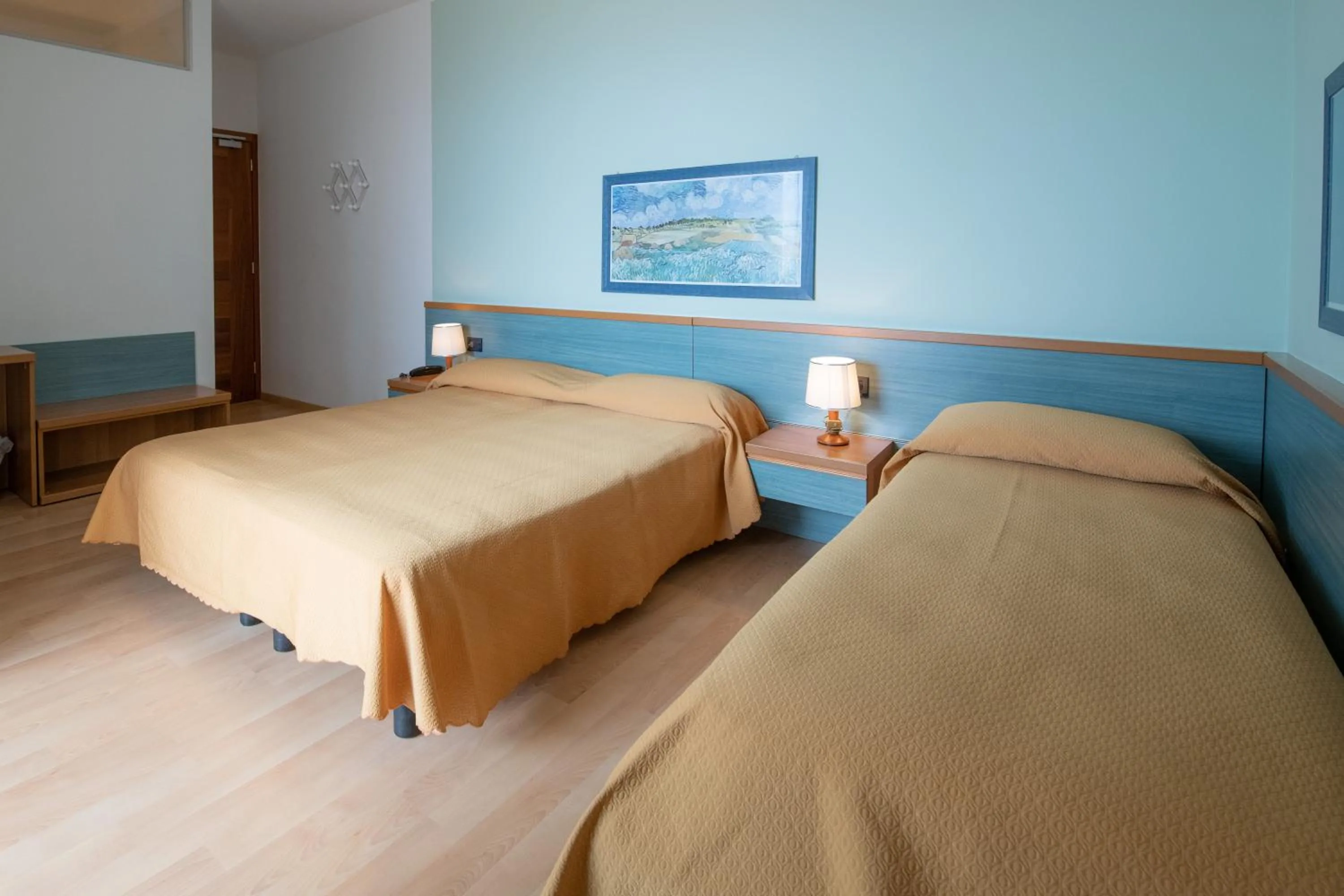 Photo of the whole room, Bed in Hotel Parigi