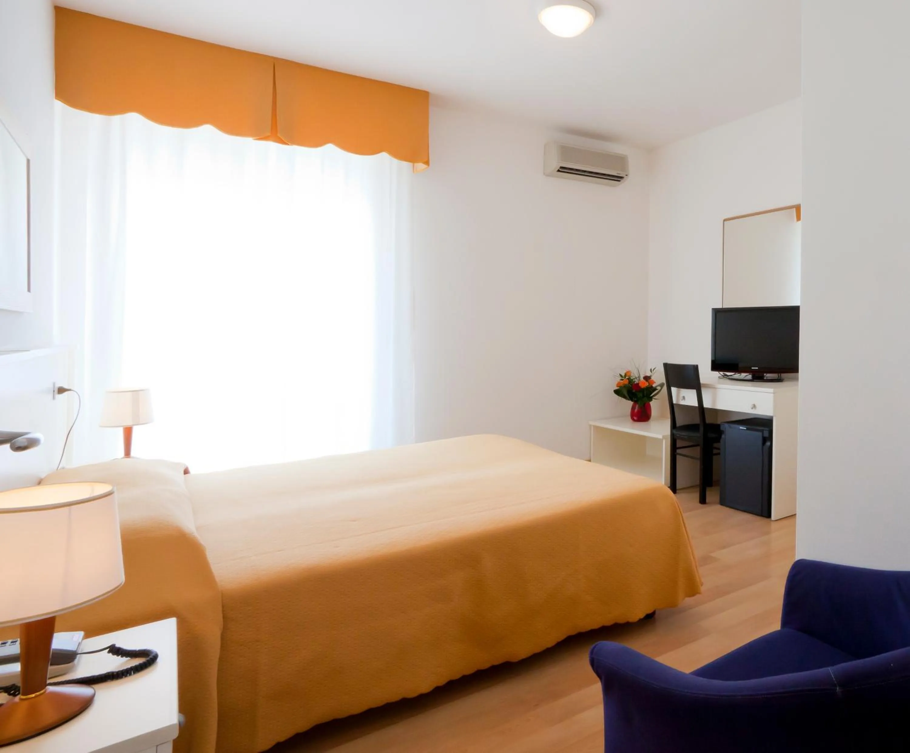 Bedroom, Bed in Hotel Parigi