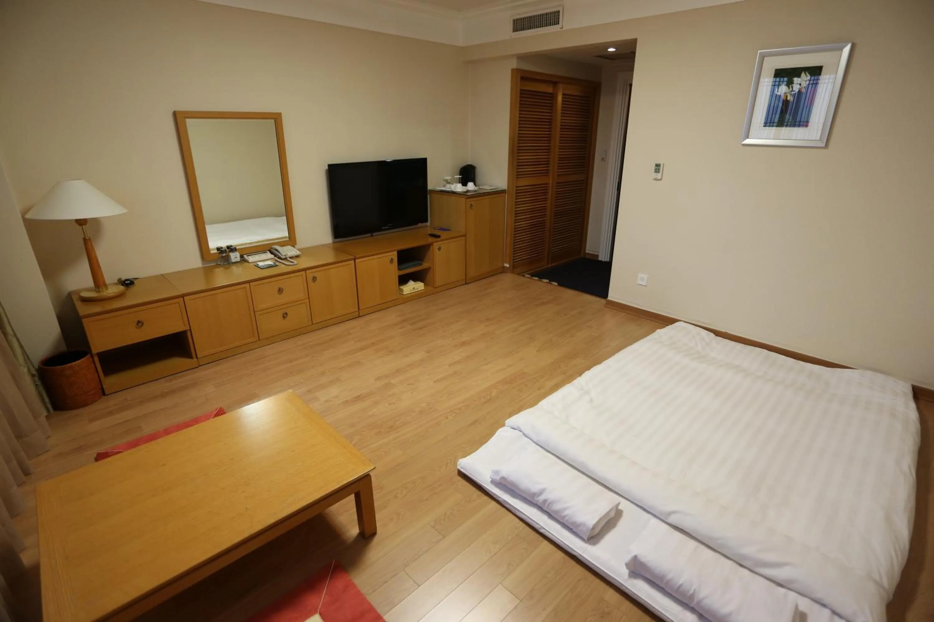 Bed in Shangria Beach Tourist Hotel