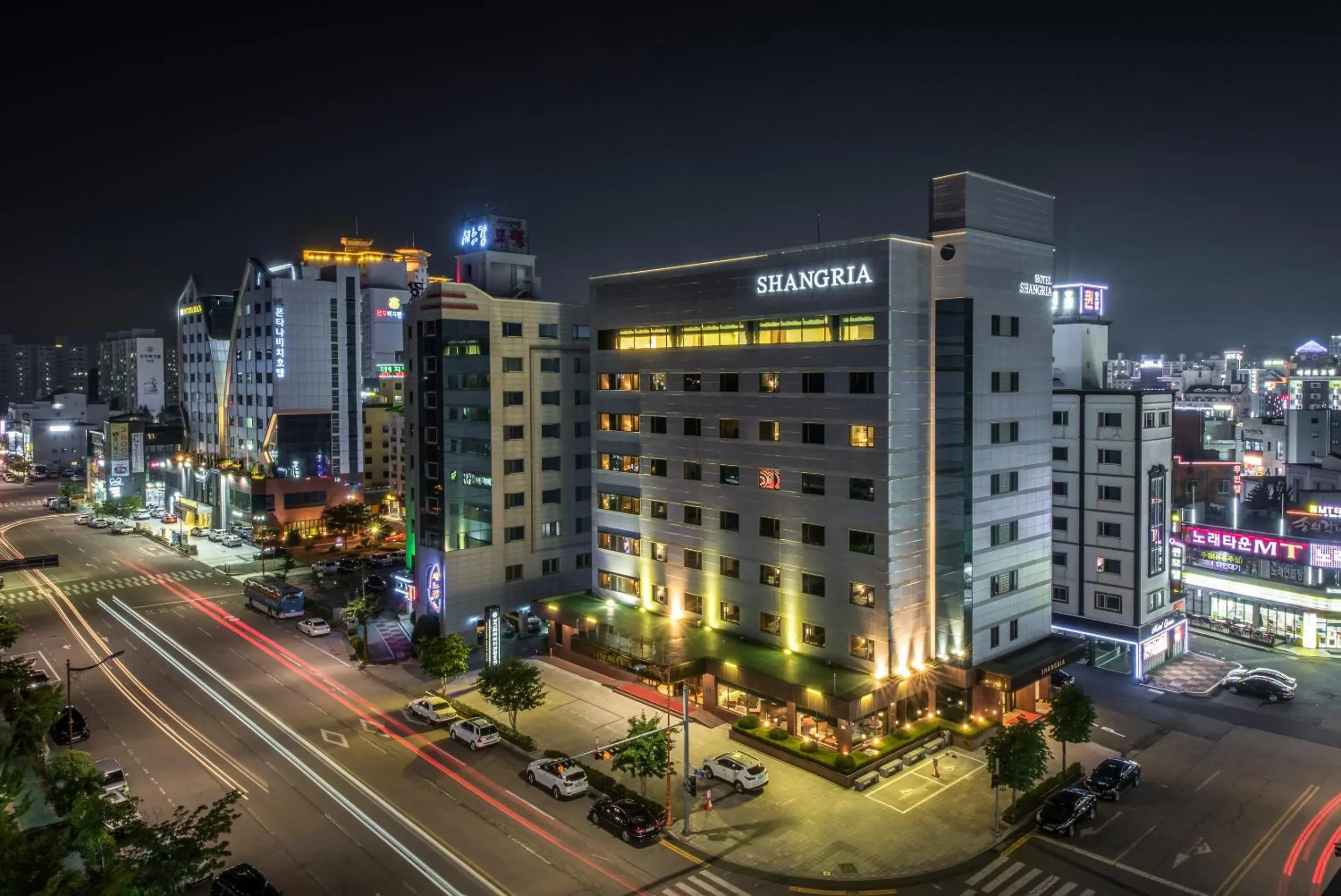 Property building in Shangria Beach Tourist Hotel Property building in Shangria Beach Tourist Hotel