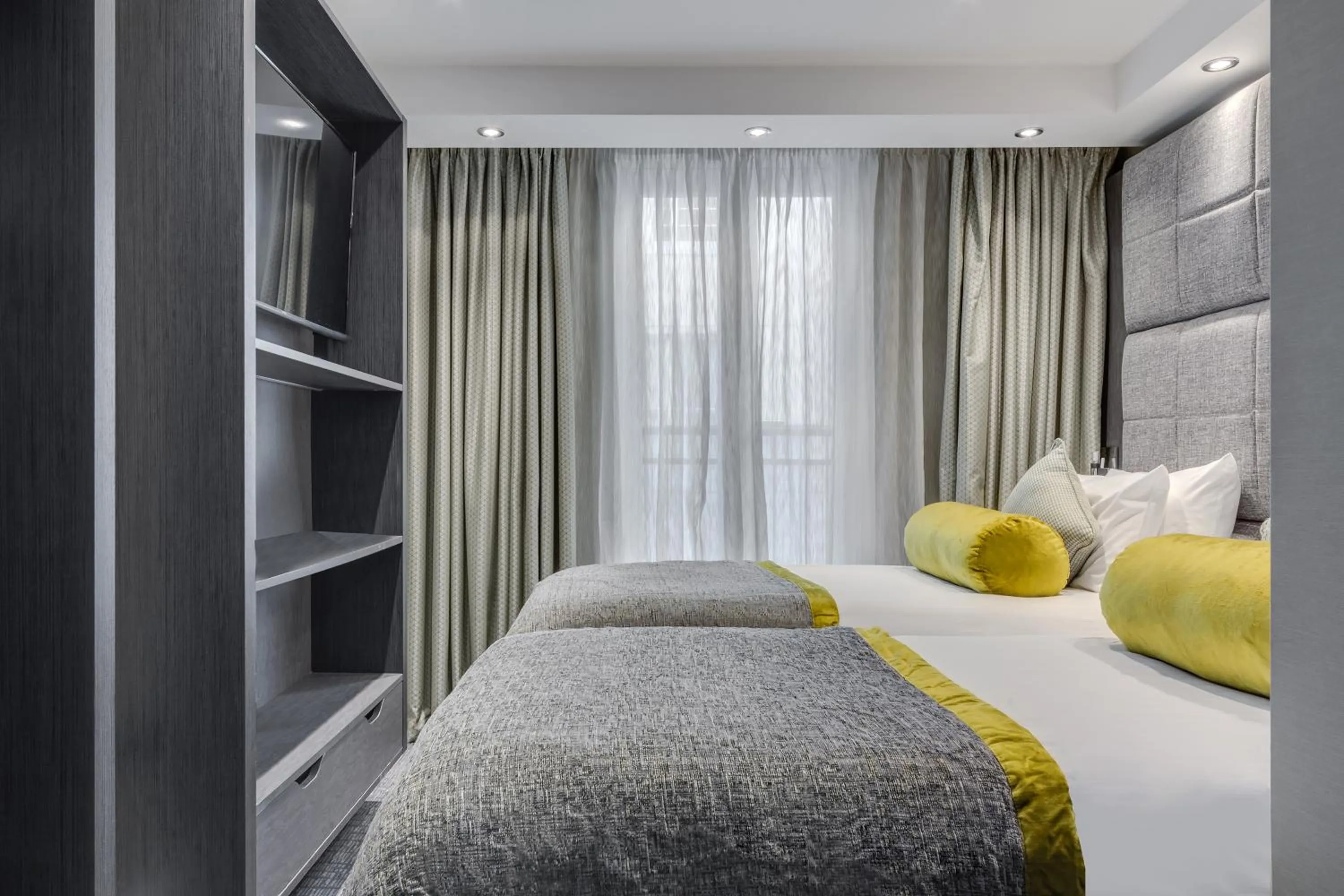 Bed in Mornington Hotel London Victoria